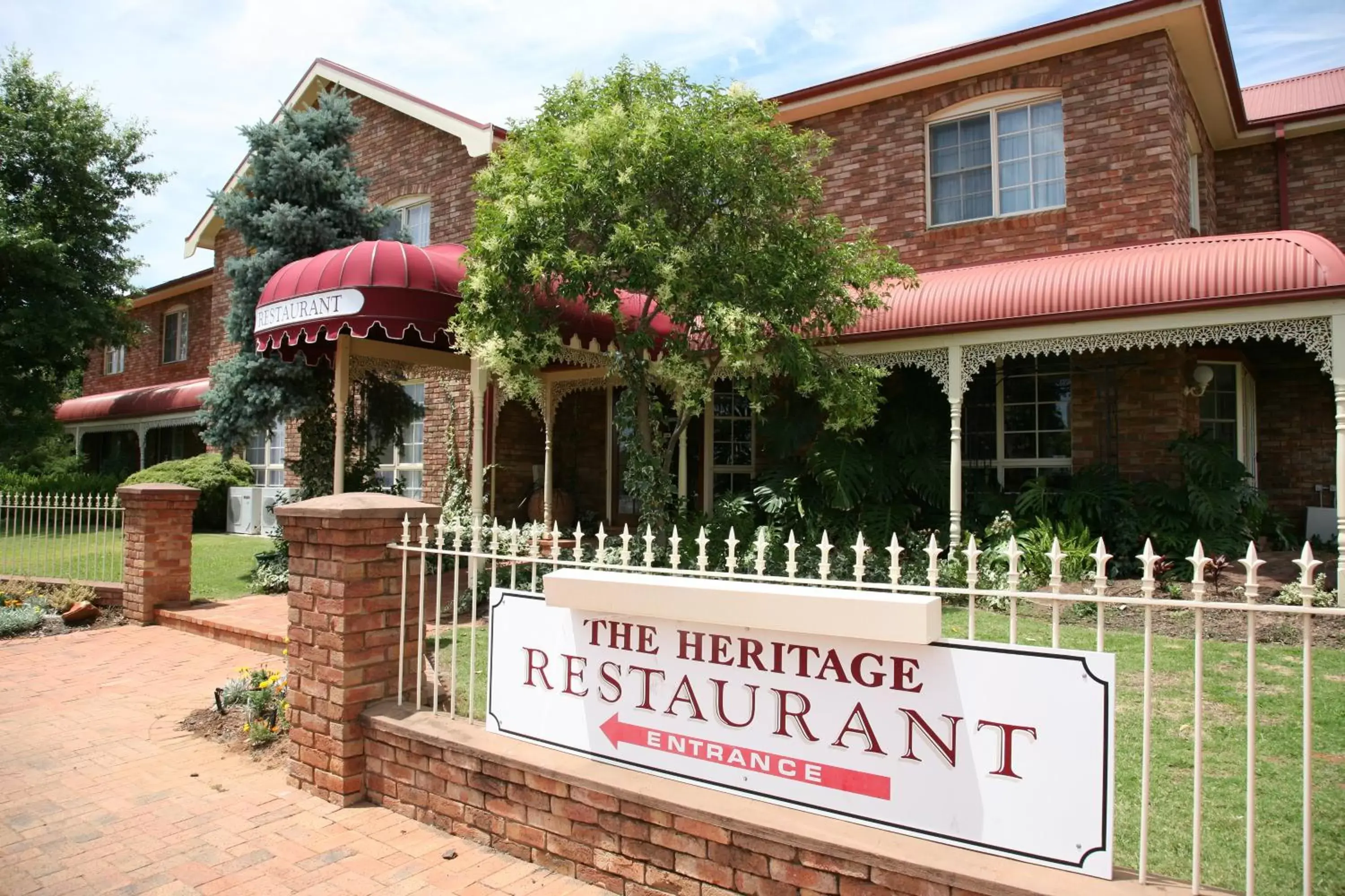 Restaurant/places to eat, Property Building in Australian Heritage Motor Inn