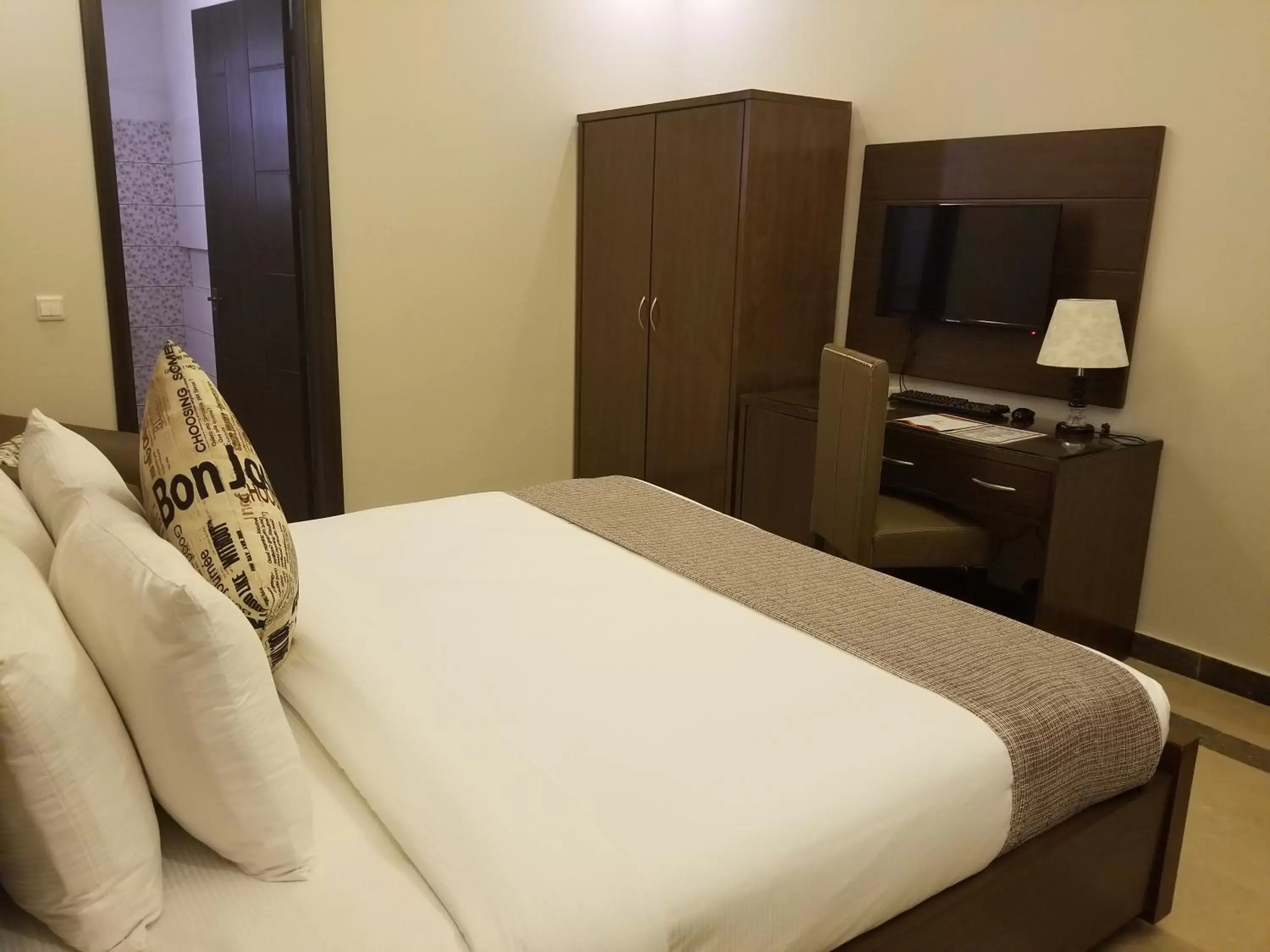 Bed in Zifan Hotel & Suites