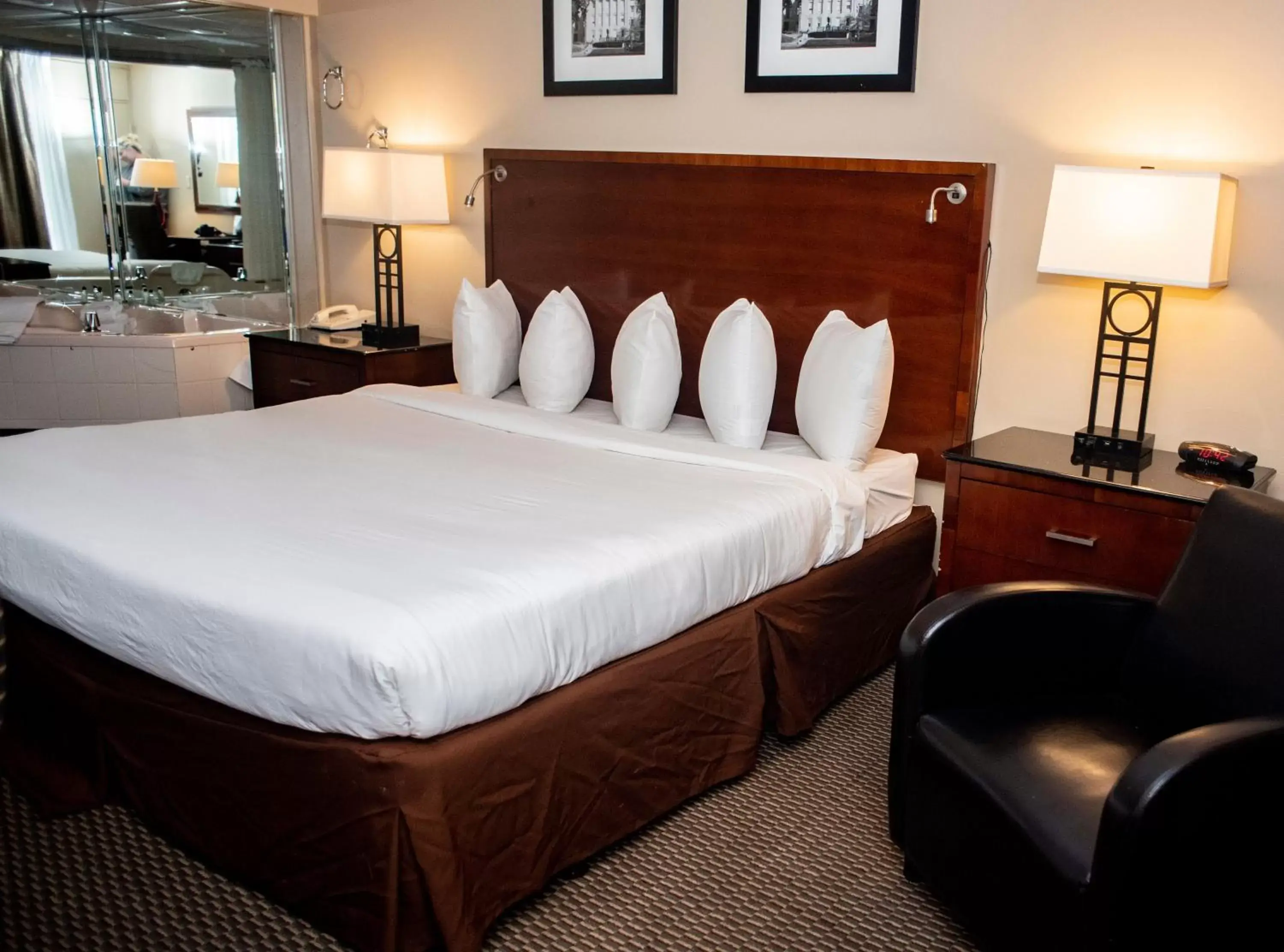 Bed in Altoona Grand Hotel Bed in Altoona Grand Hotel