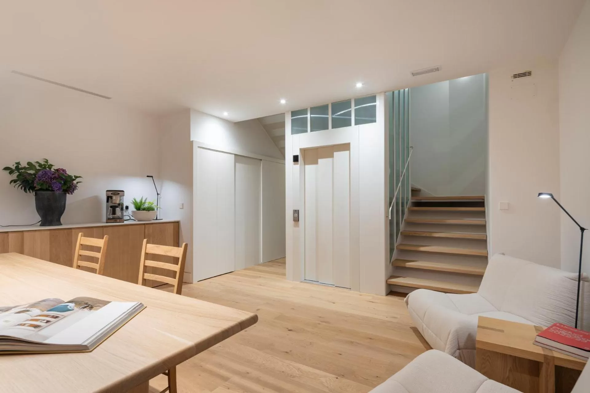 Communal lounge/ TV room in Porto Real Hotel