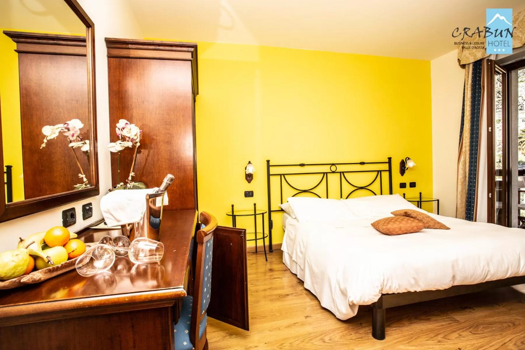 Bedroom, Bed in Crabun Hotel