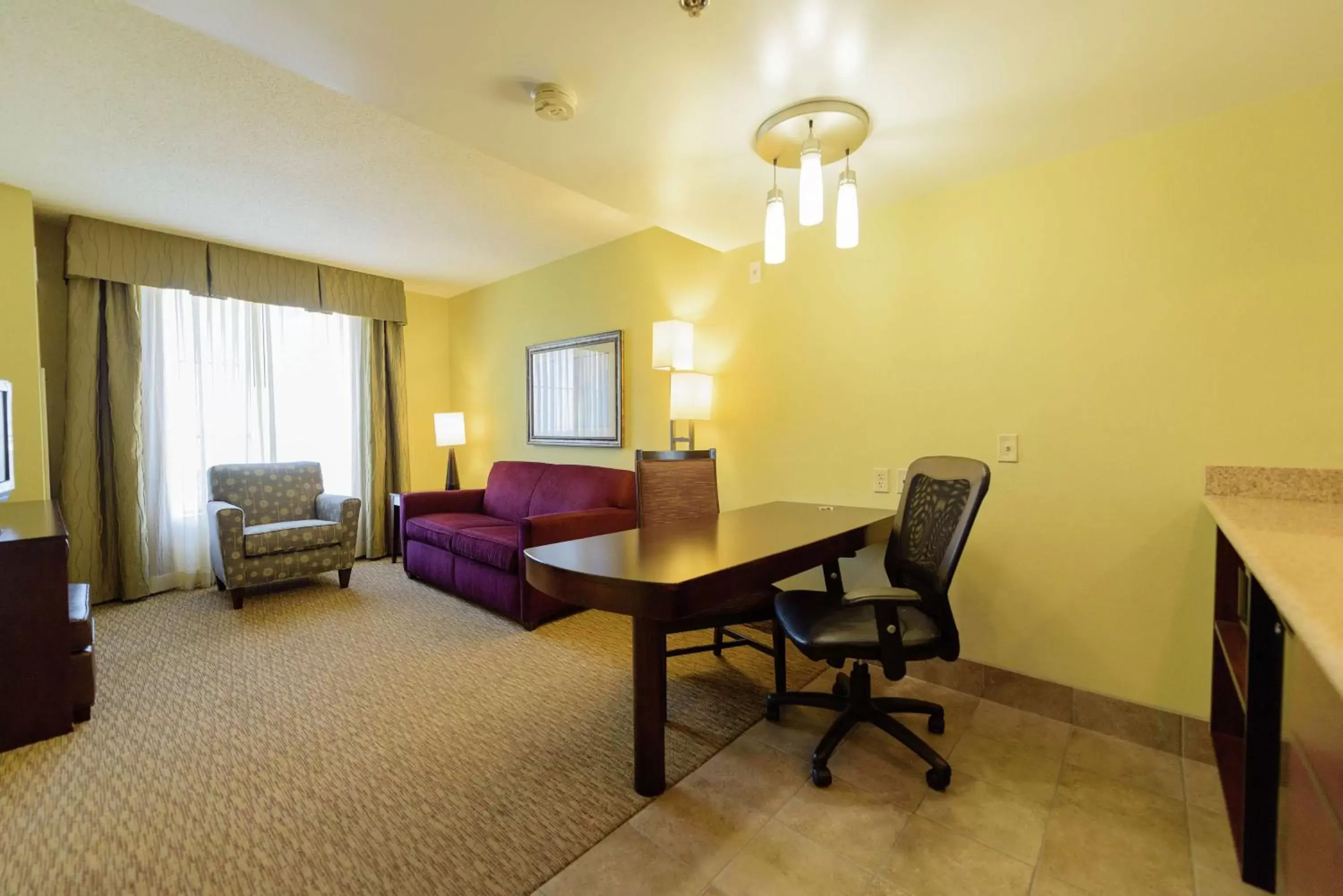 Bedroom, Seating Area in Embassy Suites by Hilton Minneapolis North