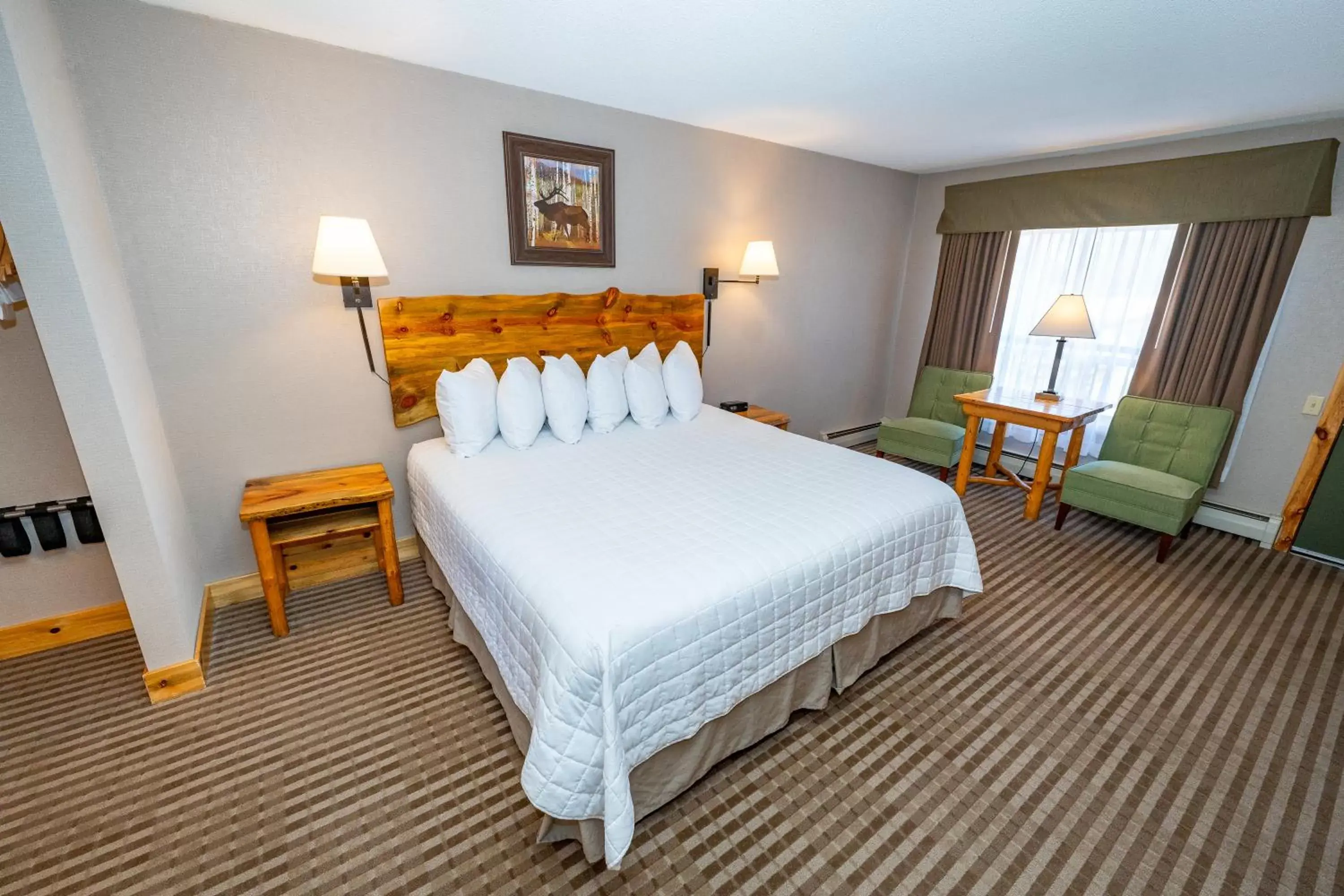 King Room - Non-Pet Friendly in Hotel Estes King Room - Non-Pet Friendly in Hotel Estes