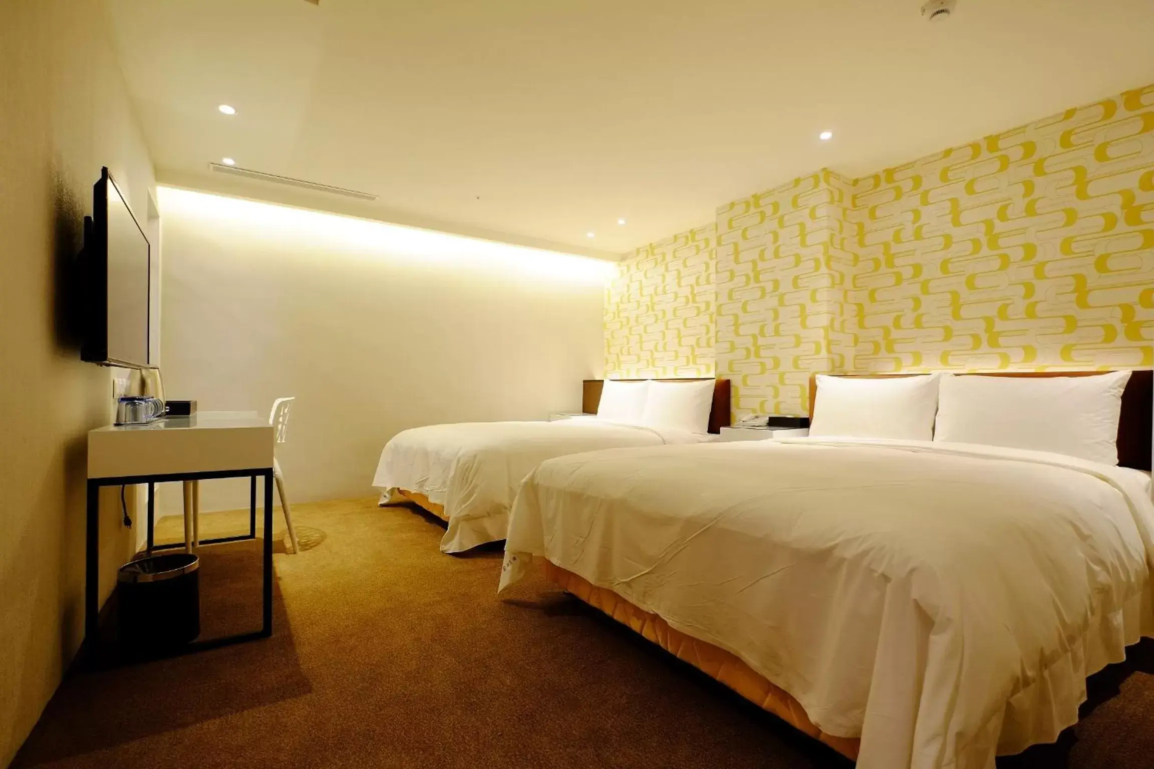 Photo of the whole room, Bed in Hotel Puri Taipei Station Branch