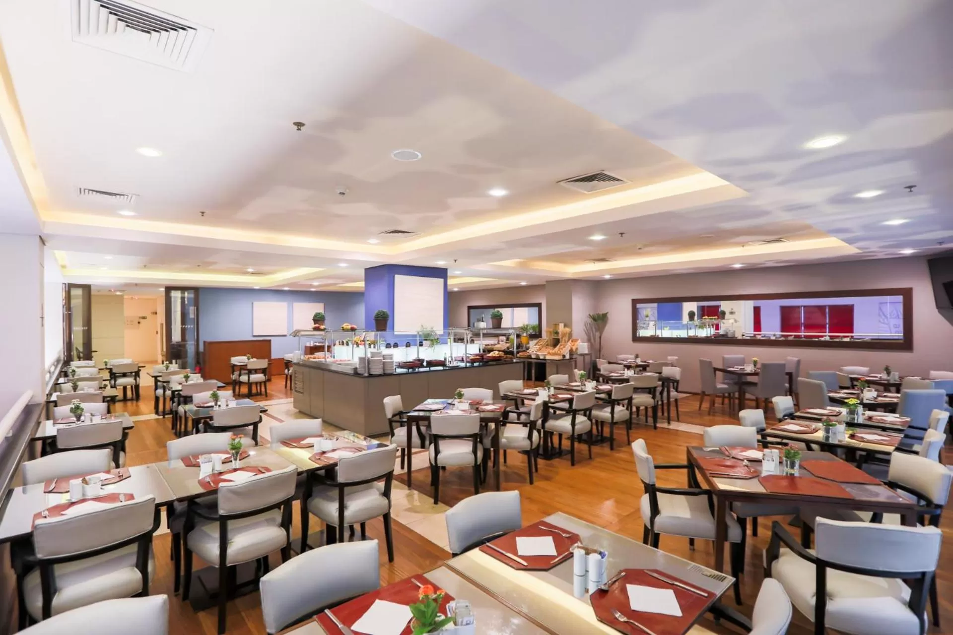 Restaurant/places to eat in Pestana Curitiba