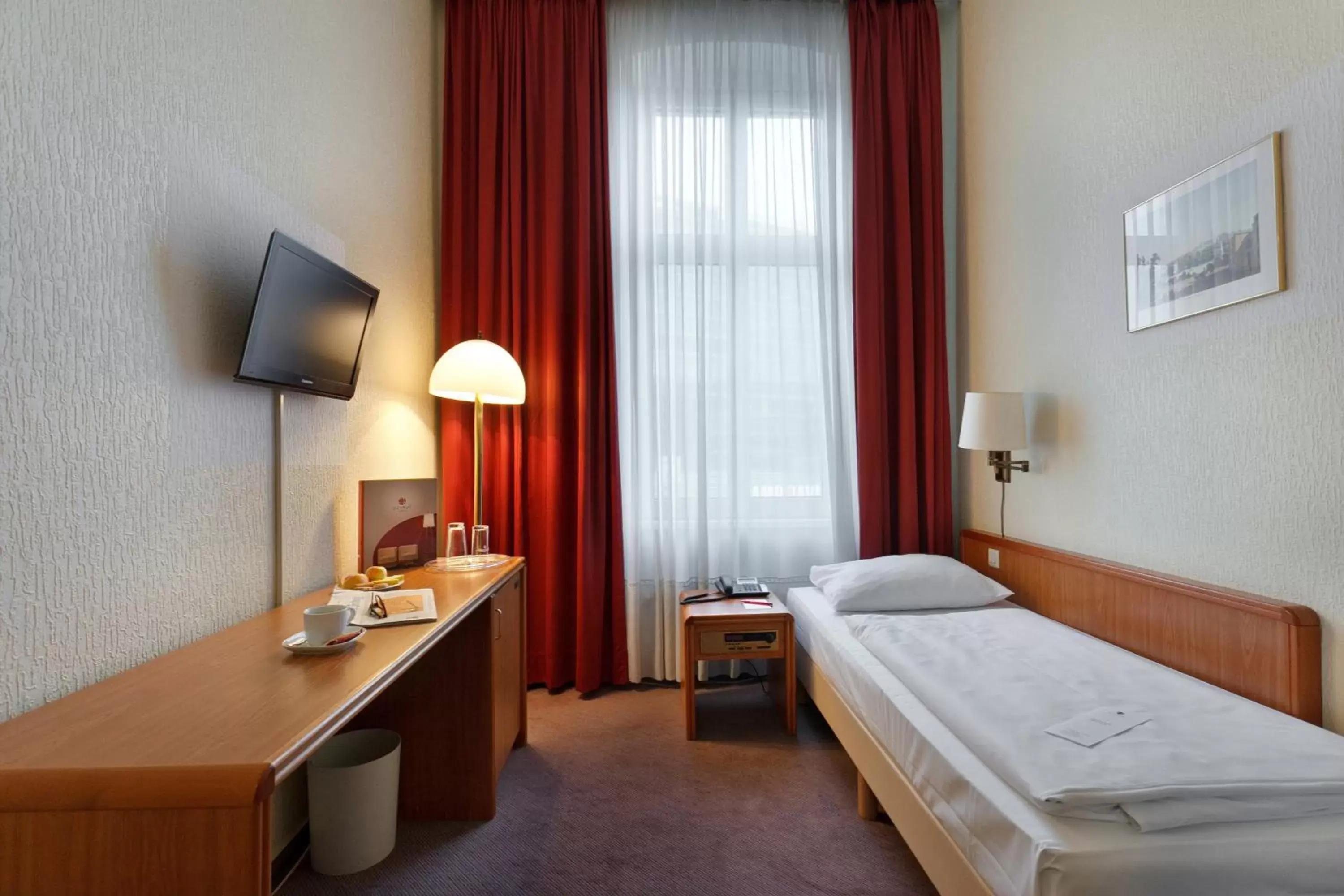 TV and multimedia, Bed in acom-Hotel Berlin Kurfürstendamm