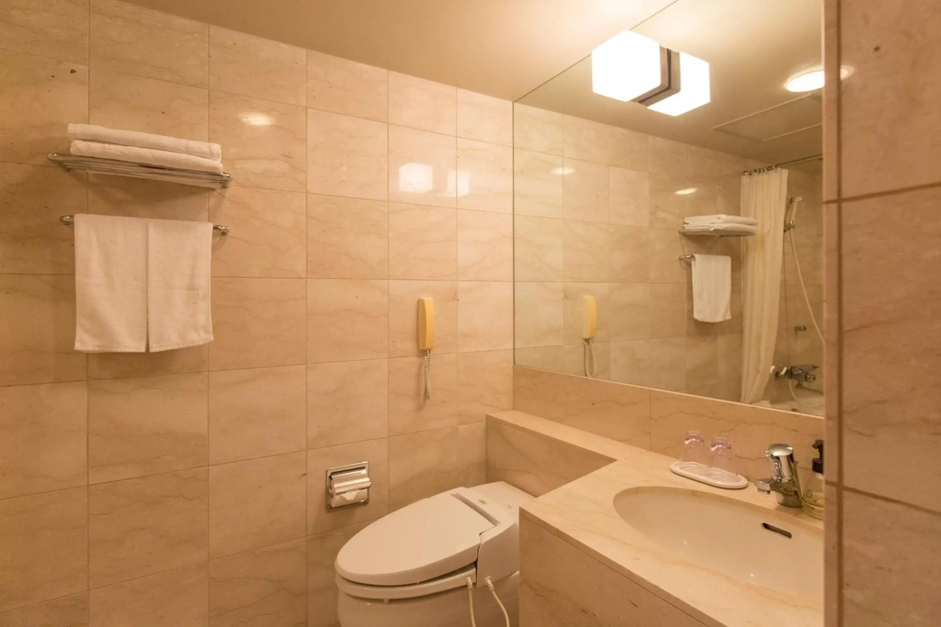 Bathroom in Premier Hotel Mojiko Bathroom in Premier Hotel Mojiko