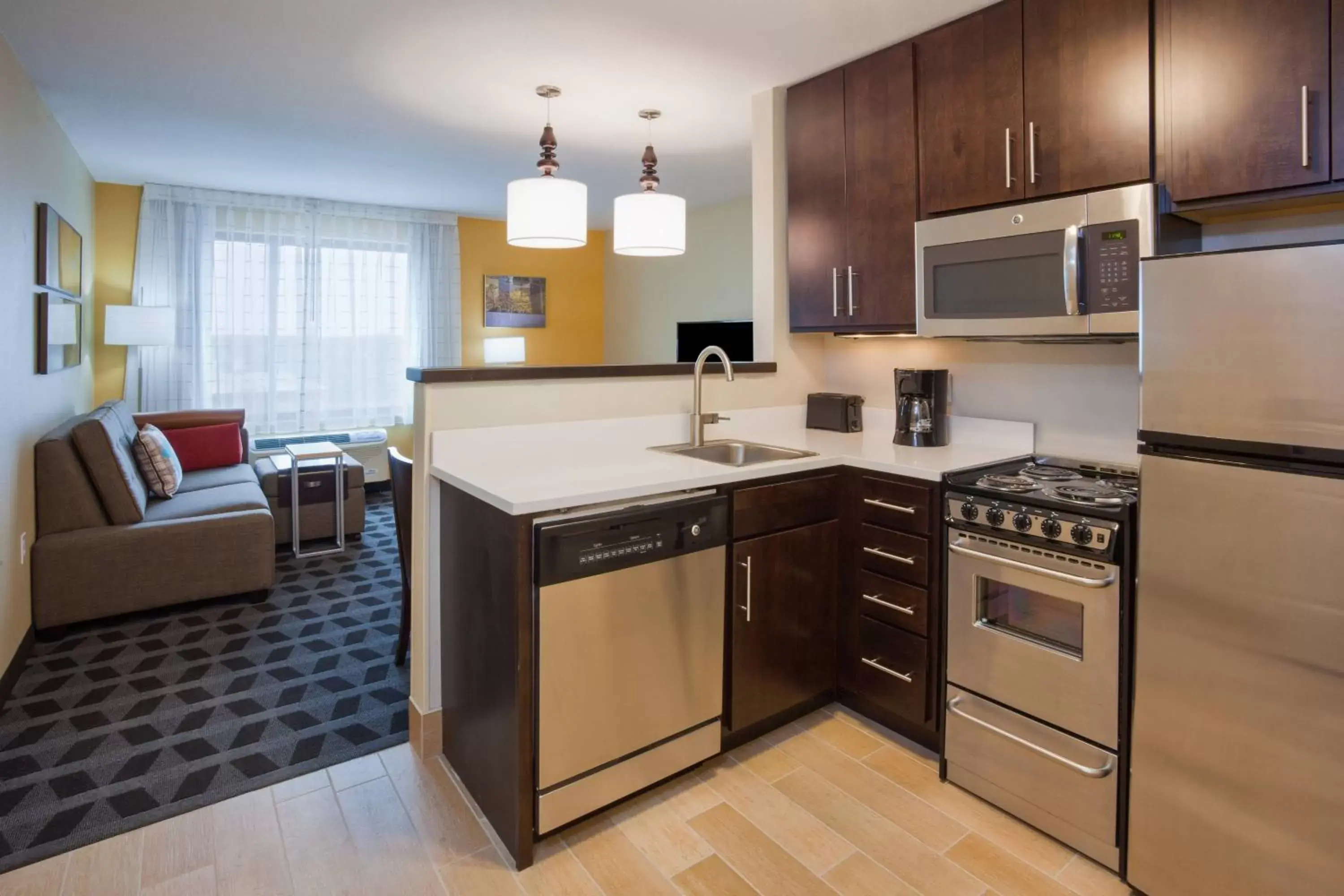 Kitchen or kitchenette, Kitchen/Kitchenette in TownePlace Suites by Marriott Sioux Falls South
