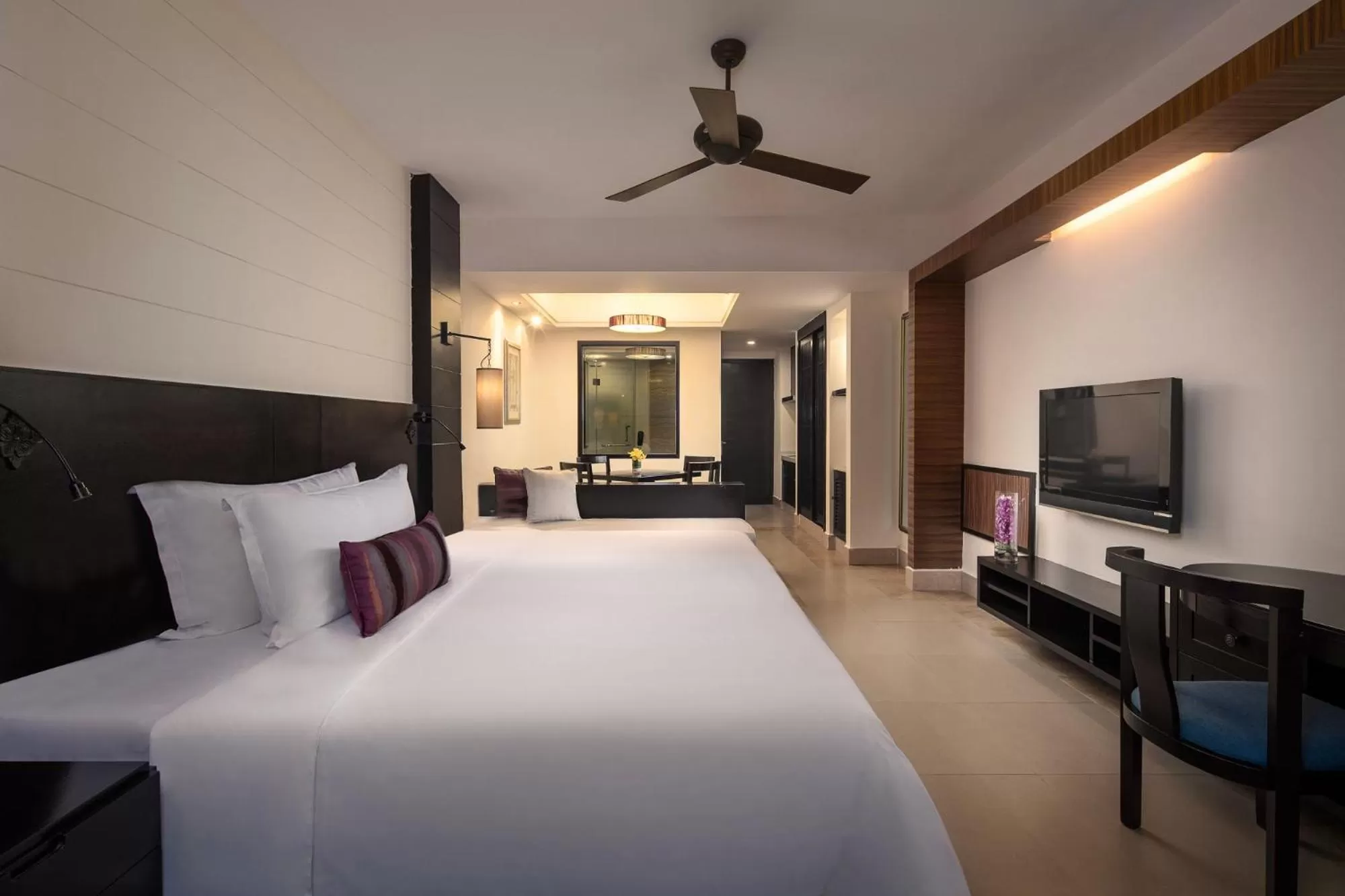 Photo of the whole room, Bed in Ramada Plaza by Wyndham Sanya Bay