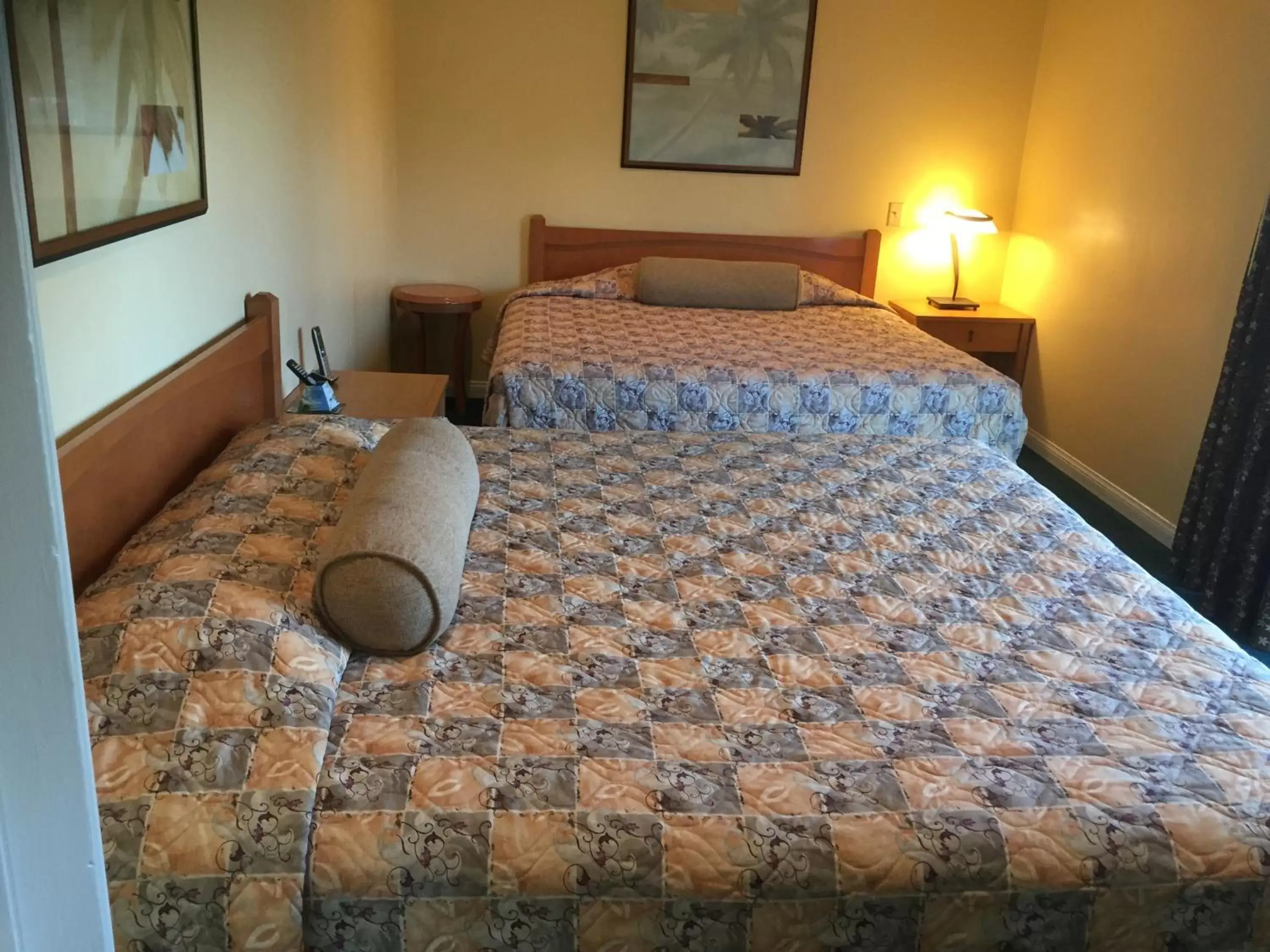 Superior Family Room in Bayshore Inn Ventura Superior Family Room in Bayshore Inn Ventura