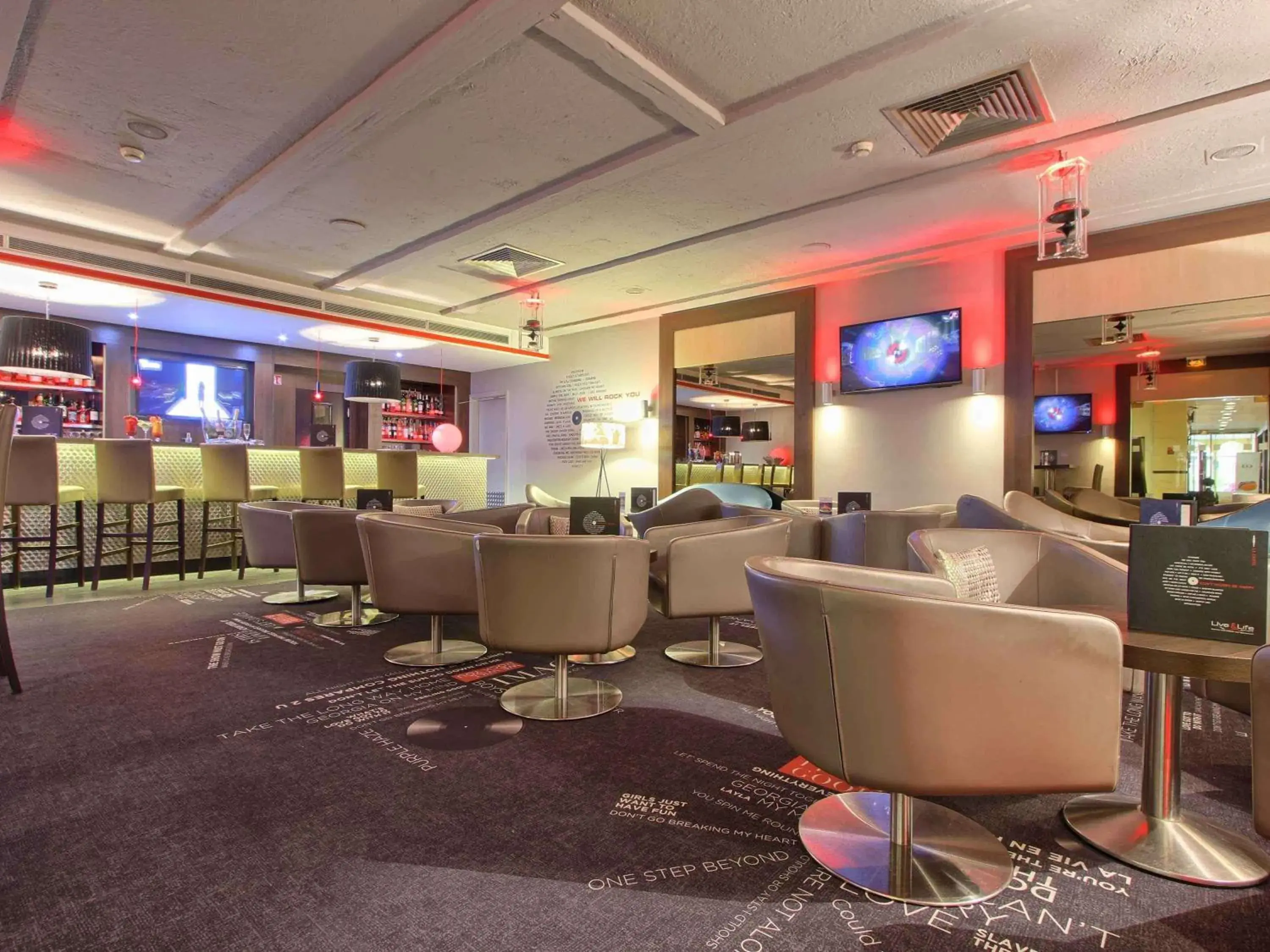 Lounge or bar, Lounge/Bar in Mercure Paris Velizy