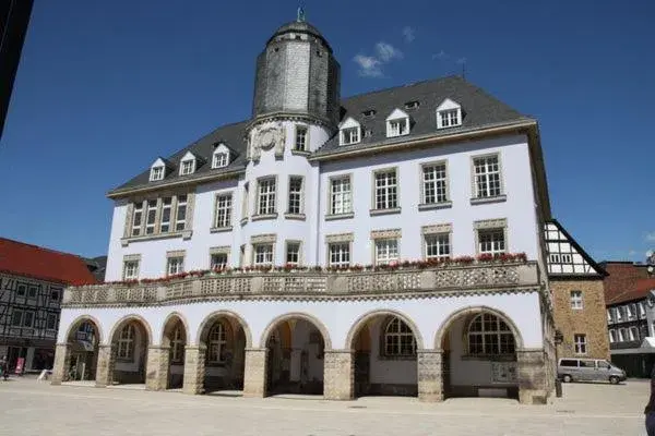 Nearby landmark, Property Building in Hotel Am Rathaus