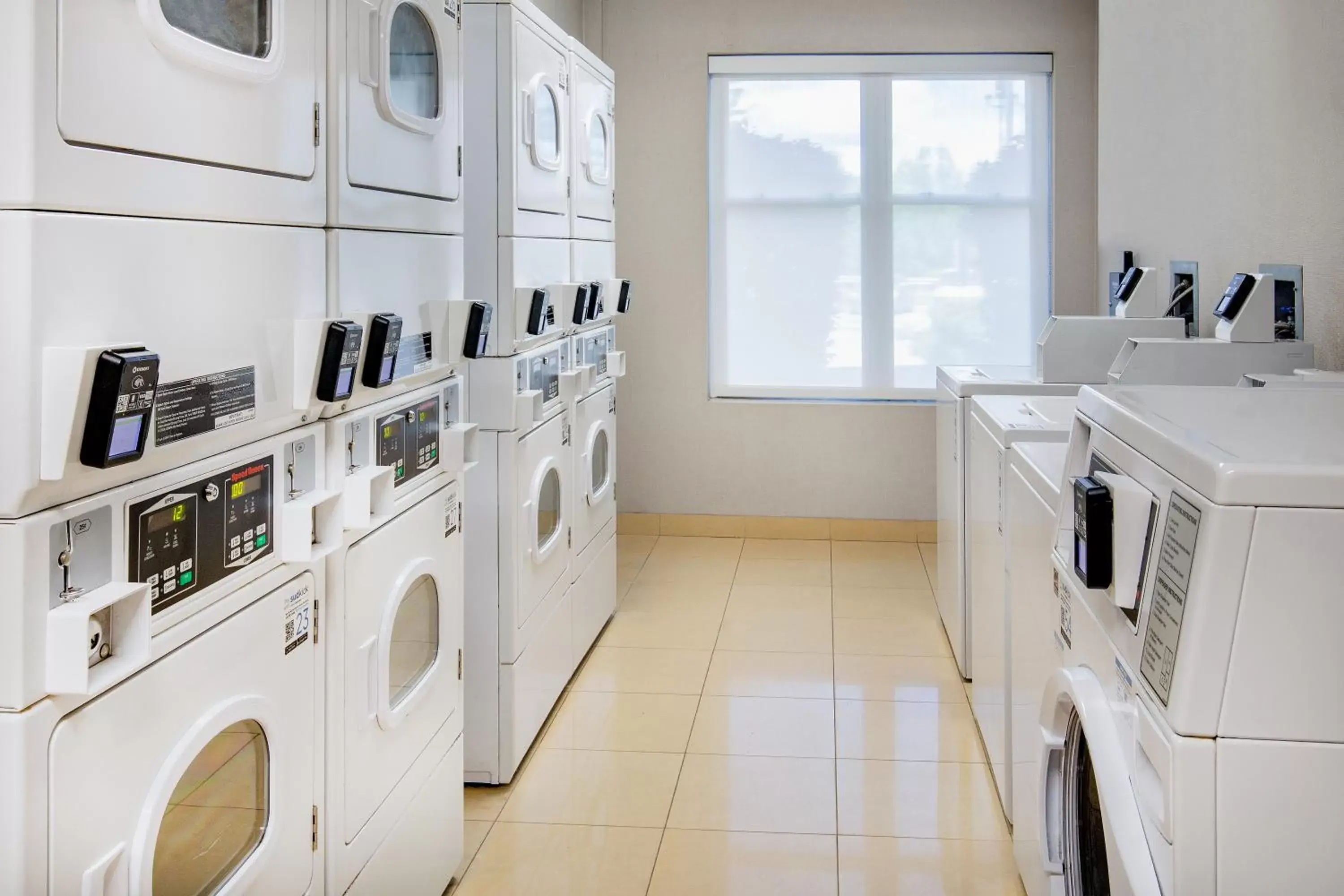 laundry, Kitchen/Kitchenette in Residence Inn by Marriott Chesapeake Greenbrier