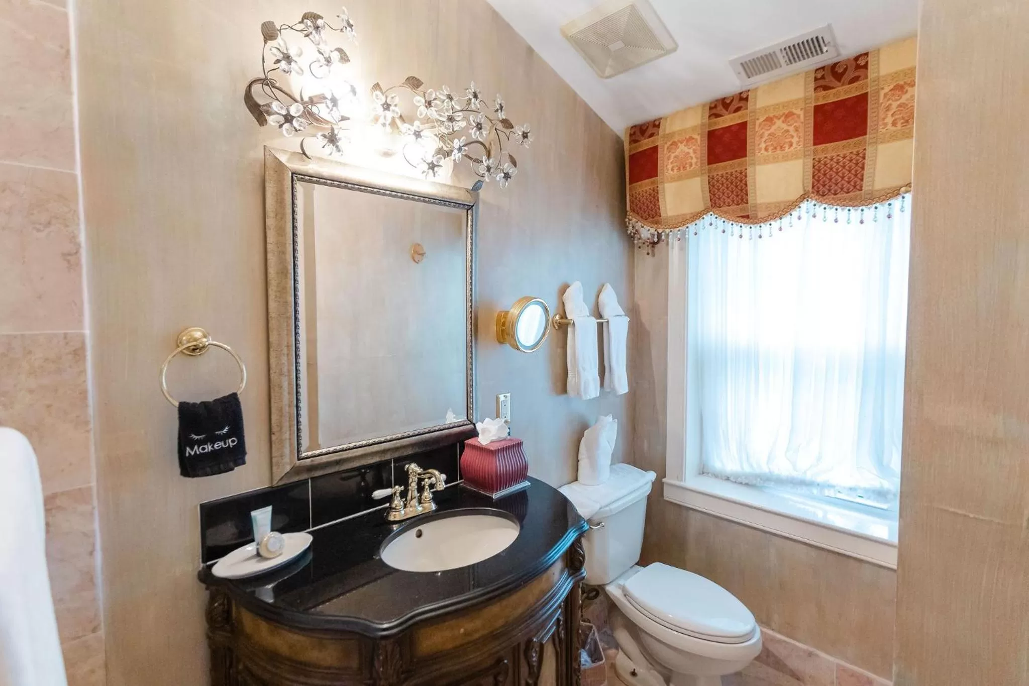 Bathroom in 1840s Carrollton Inn