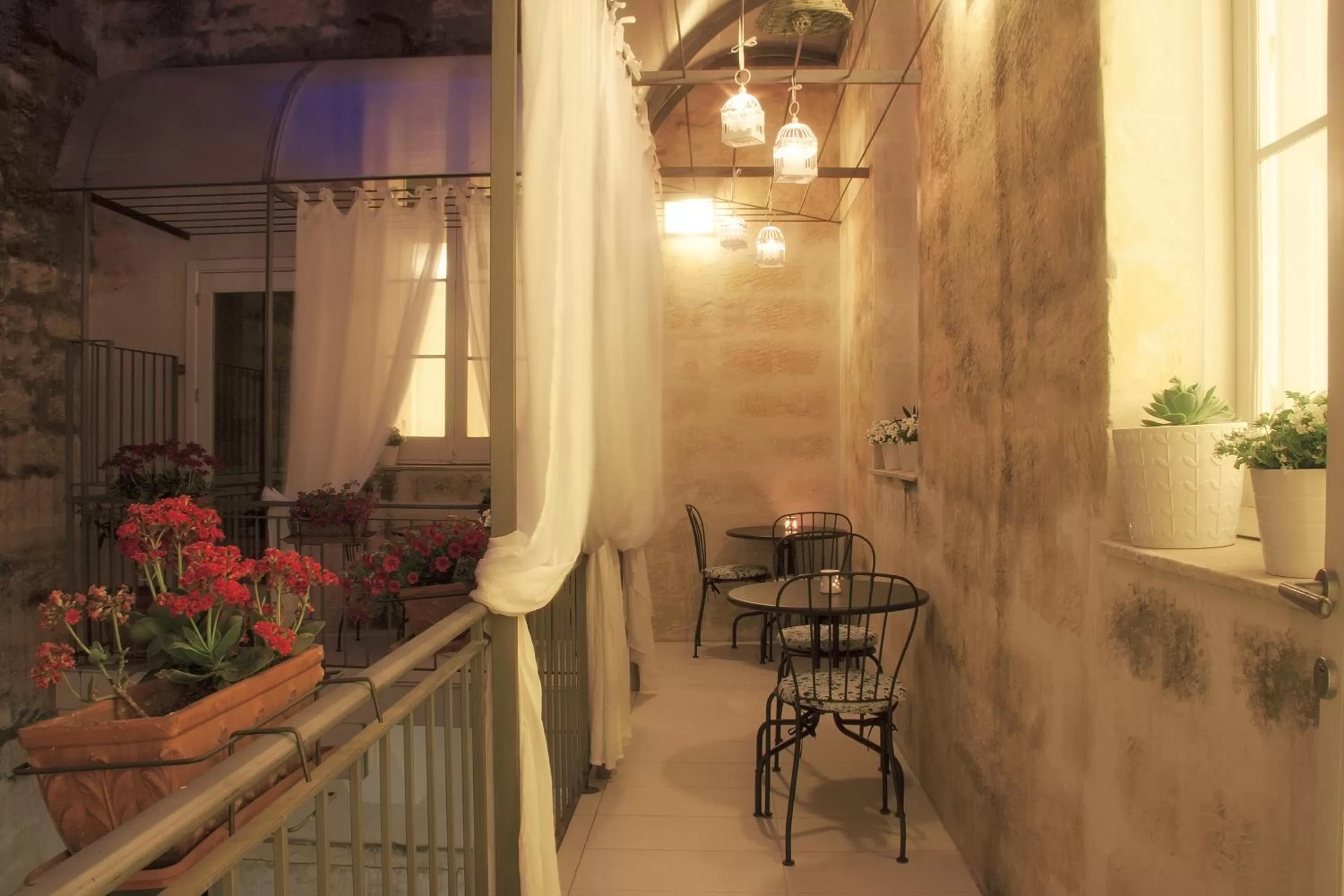 Patio in Casa di Lo Suites