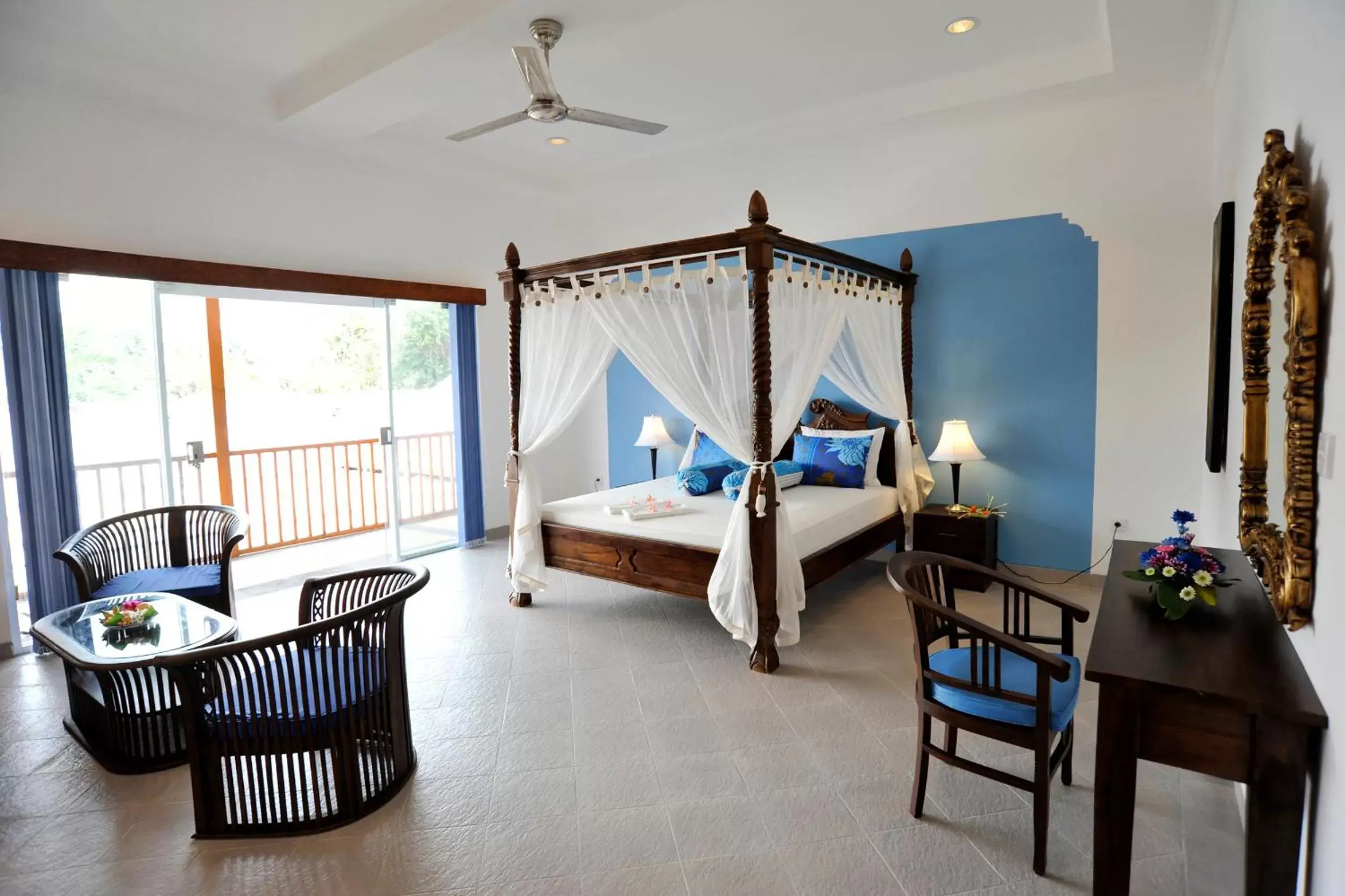 Bedroom in Aquarius Beach Hotel