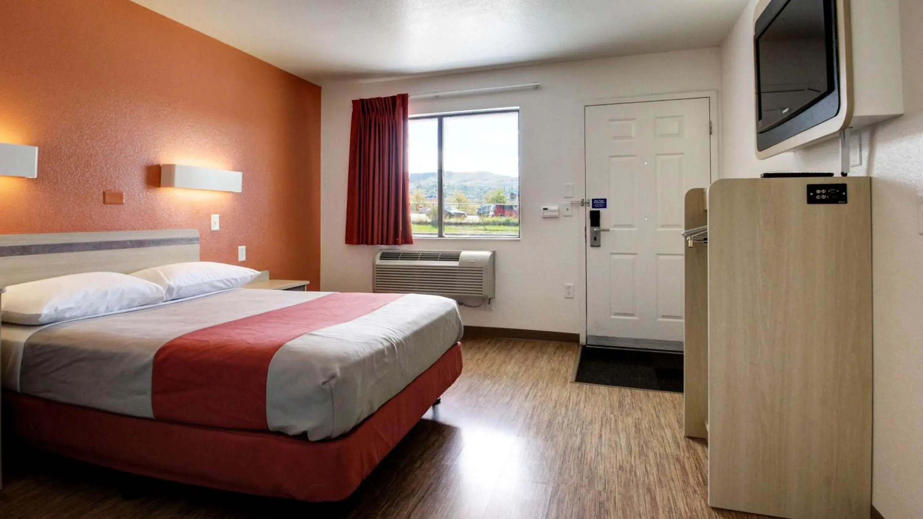 Photo of the whole room, Bed in Motel 6-Woods Cross, UT - Salt Lake City - North