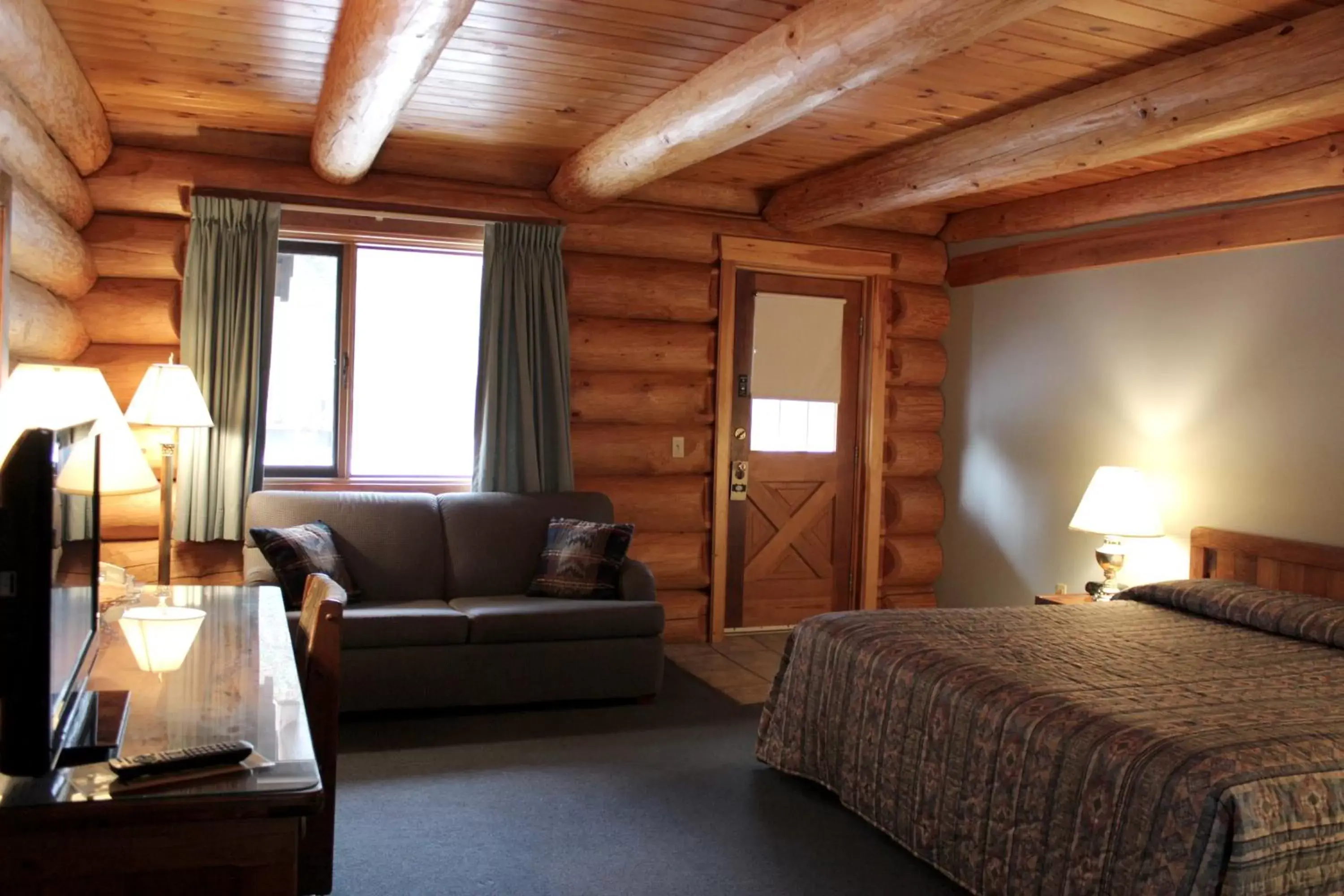 King Room with Pool View - single occupancy in Nootka Lodge King Room with Pool View - single occupancy in Nootka Lodge