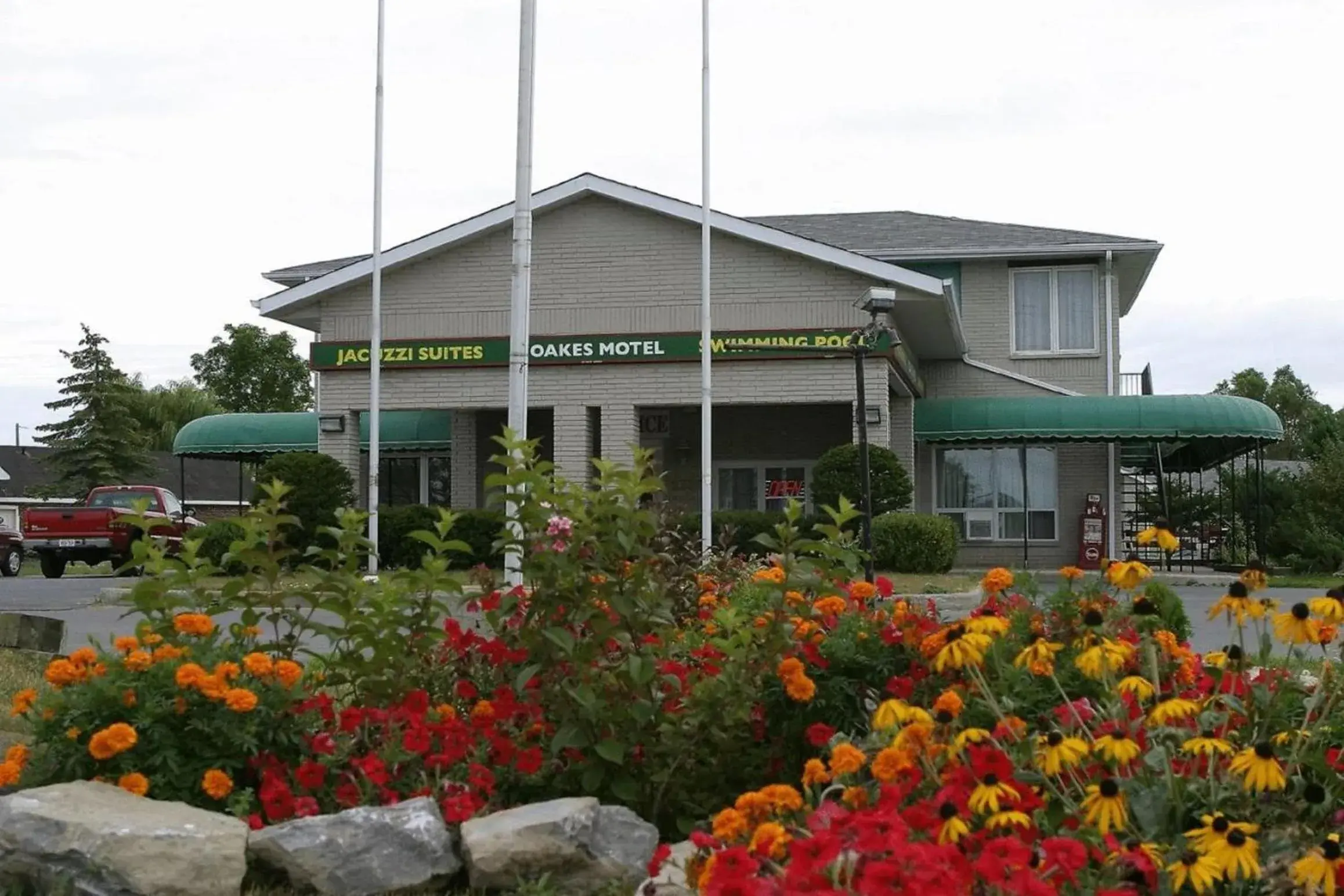 Facade/entrance, Property Building in Seven Oakes Motel