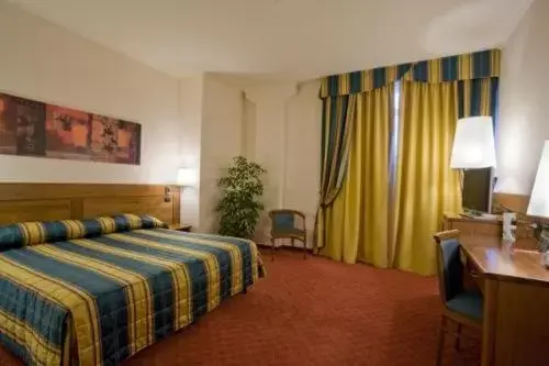 Photo of the whole room, Bed in Hotel Master