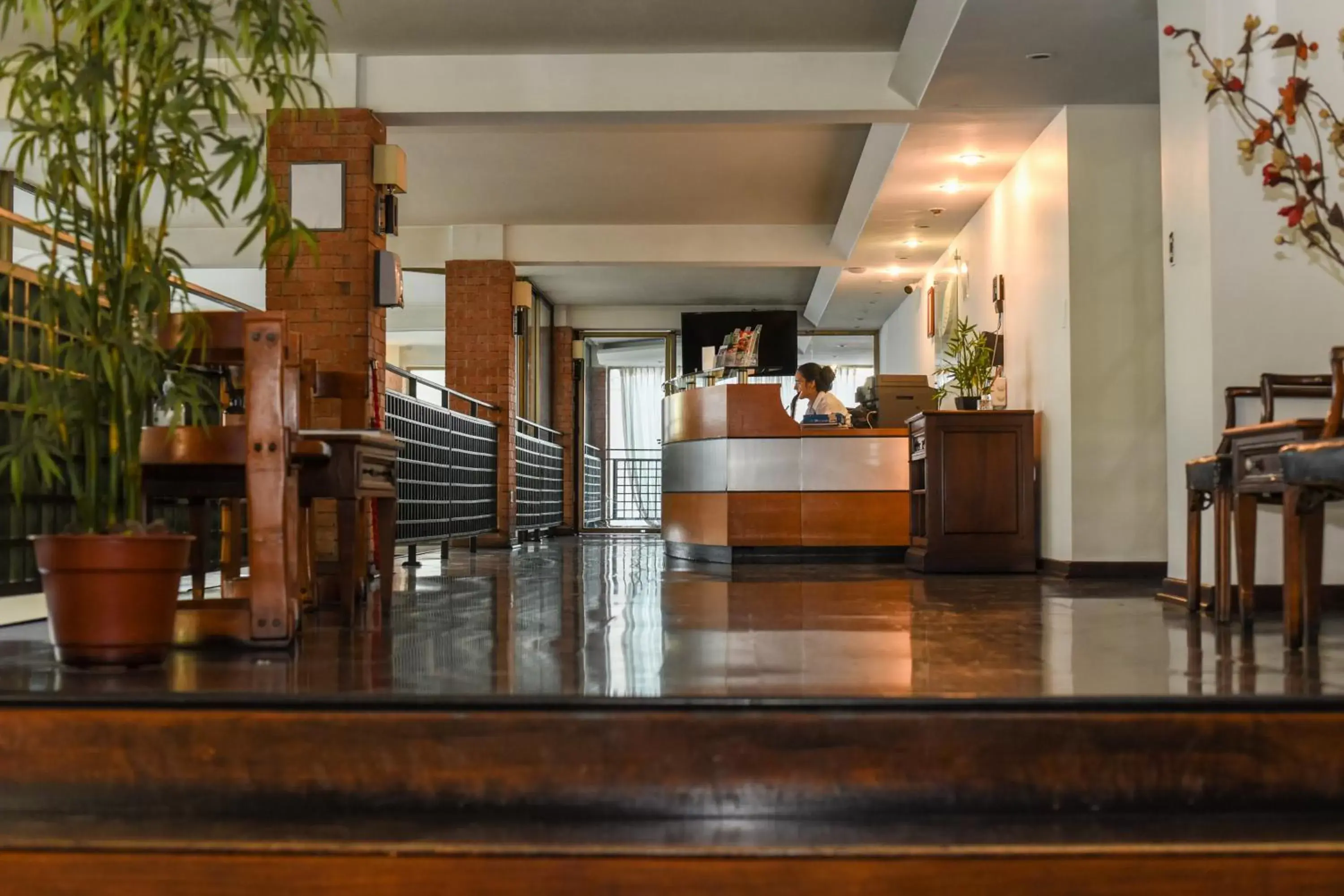 Lobby/Reception in Hotel Nogales By Tempo Rent