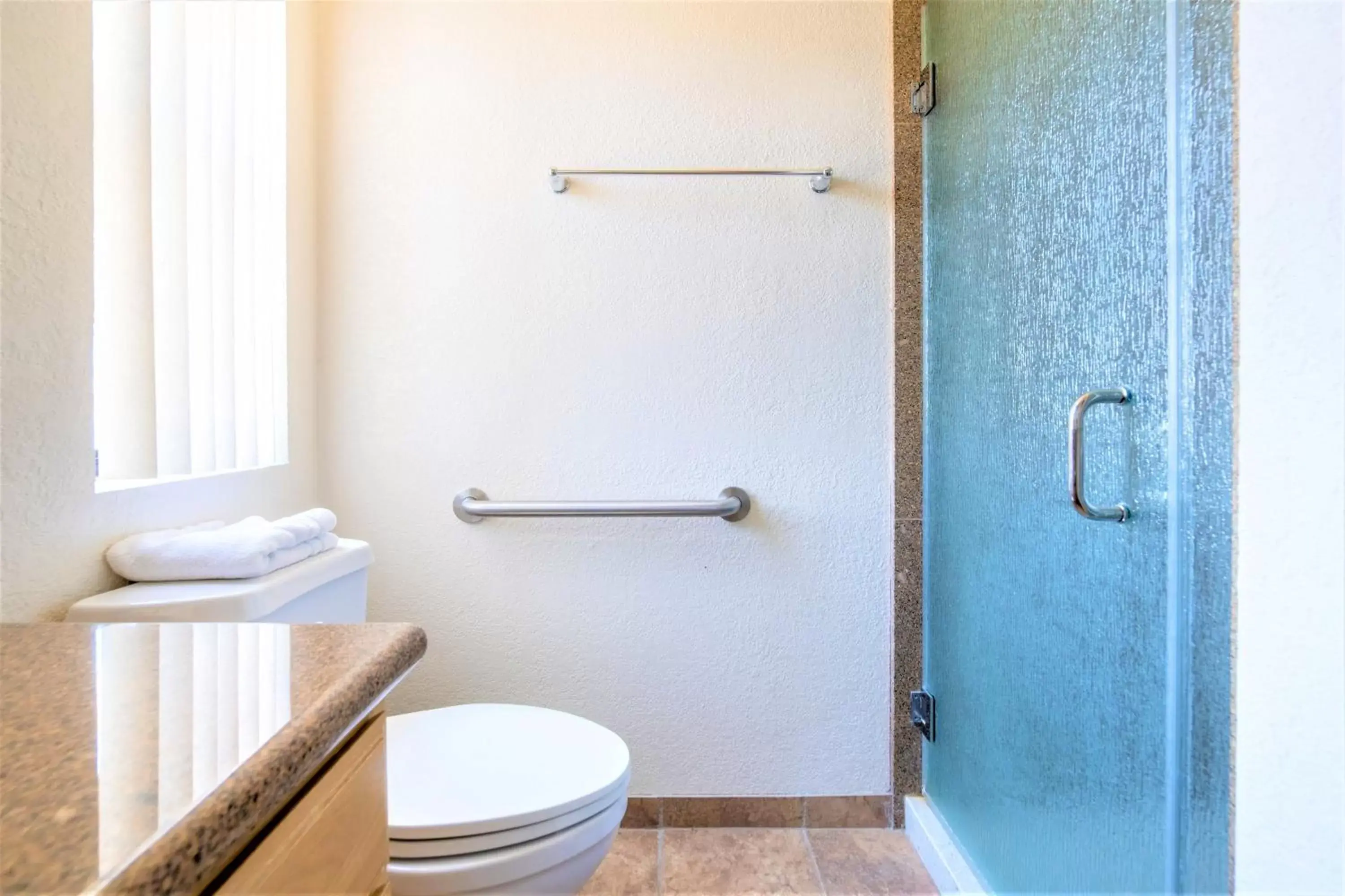 Shower, Bathroom in Lagonita Lodge