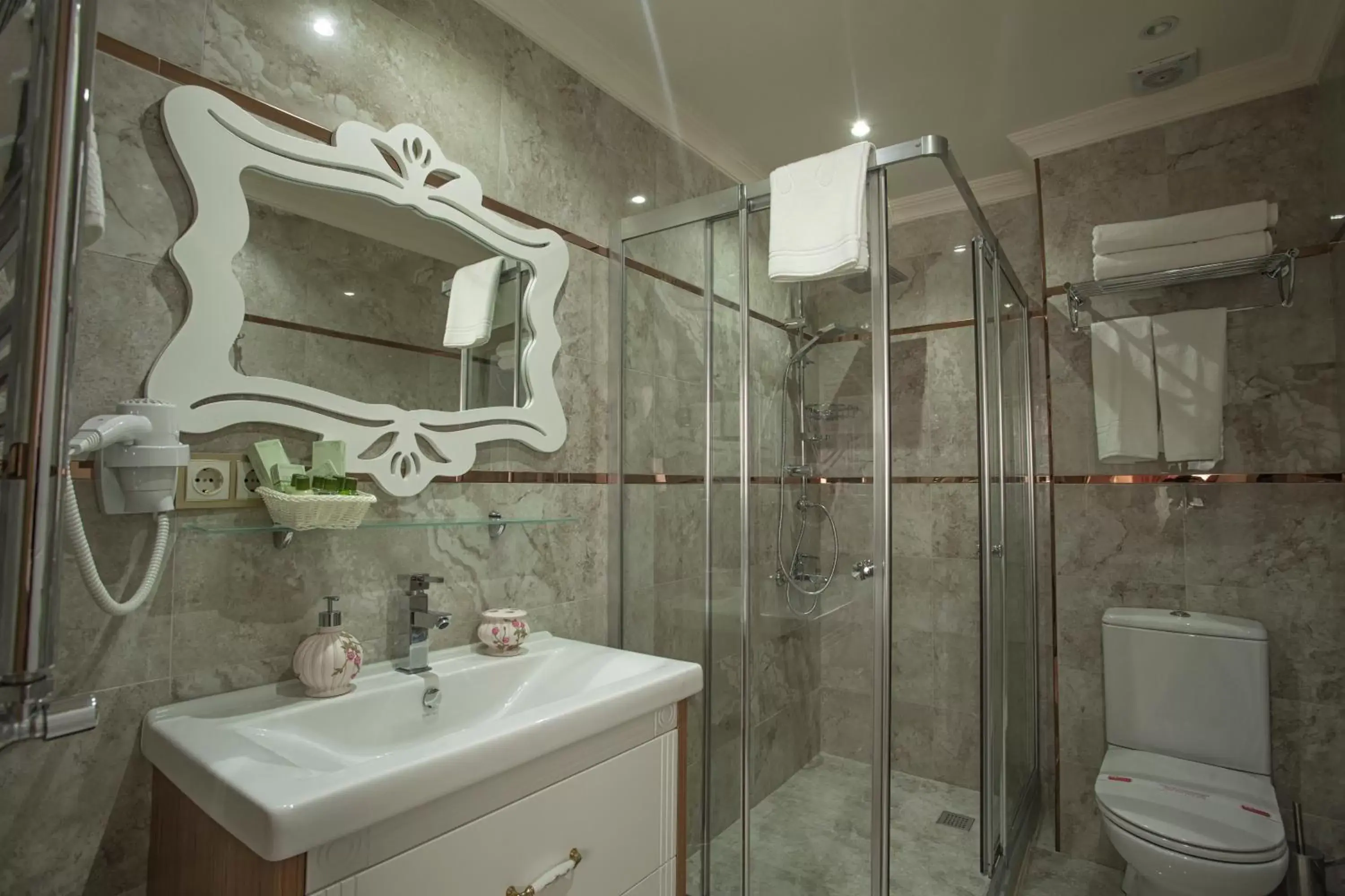 Shower, Bathroom in Miran Hotel