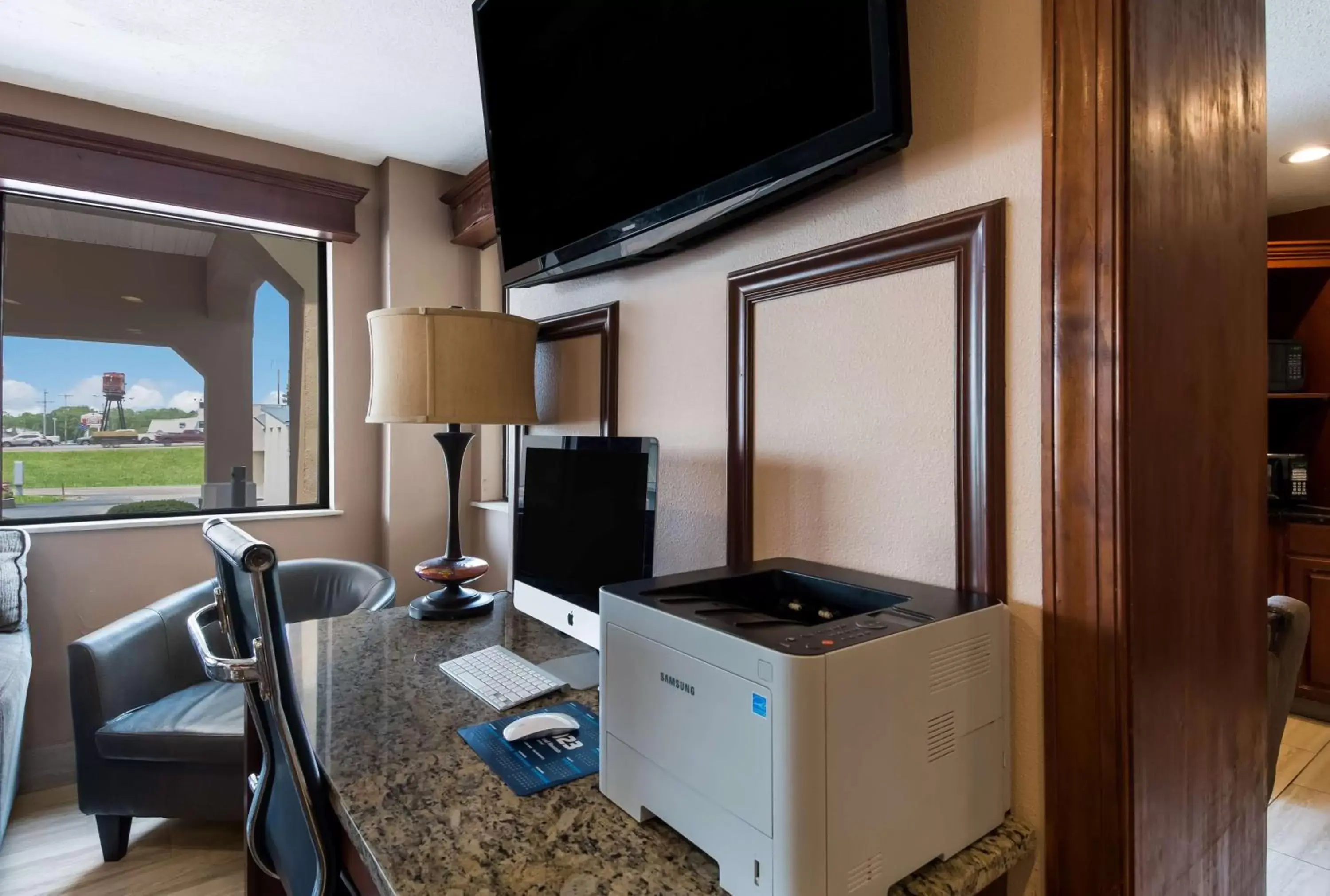 Business facilities, TV/Entertainment Center in SureStay Plus Hotel by Best Western Jackson