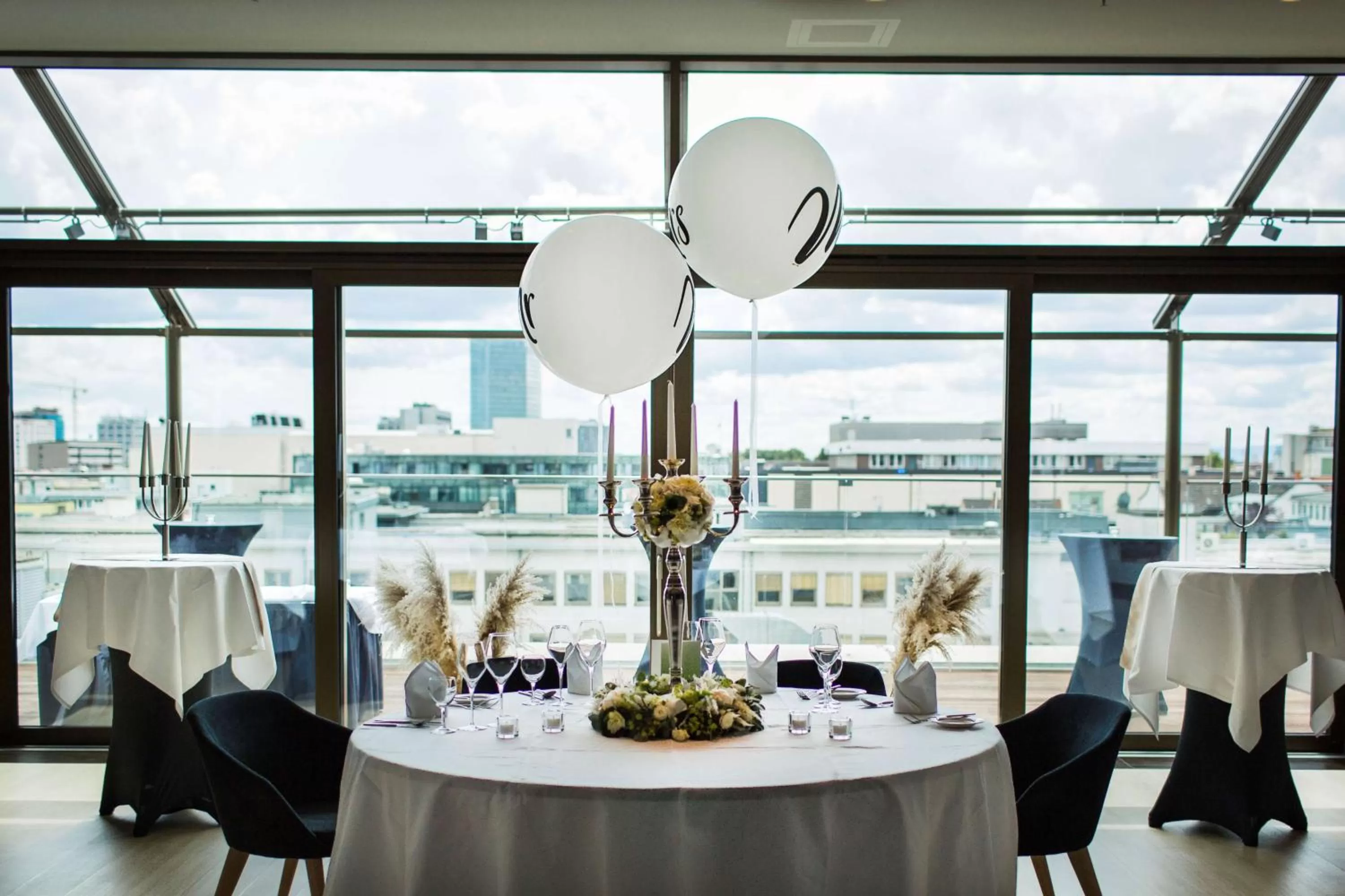 Restaurant/places to eat in Radisson Blu Hotel, Mannheim