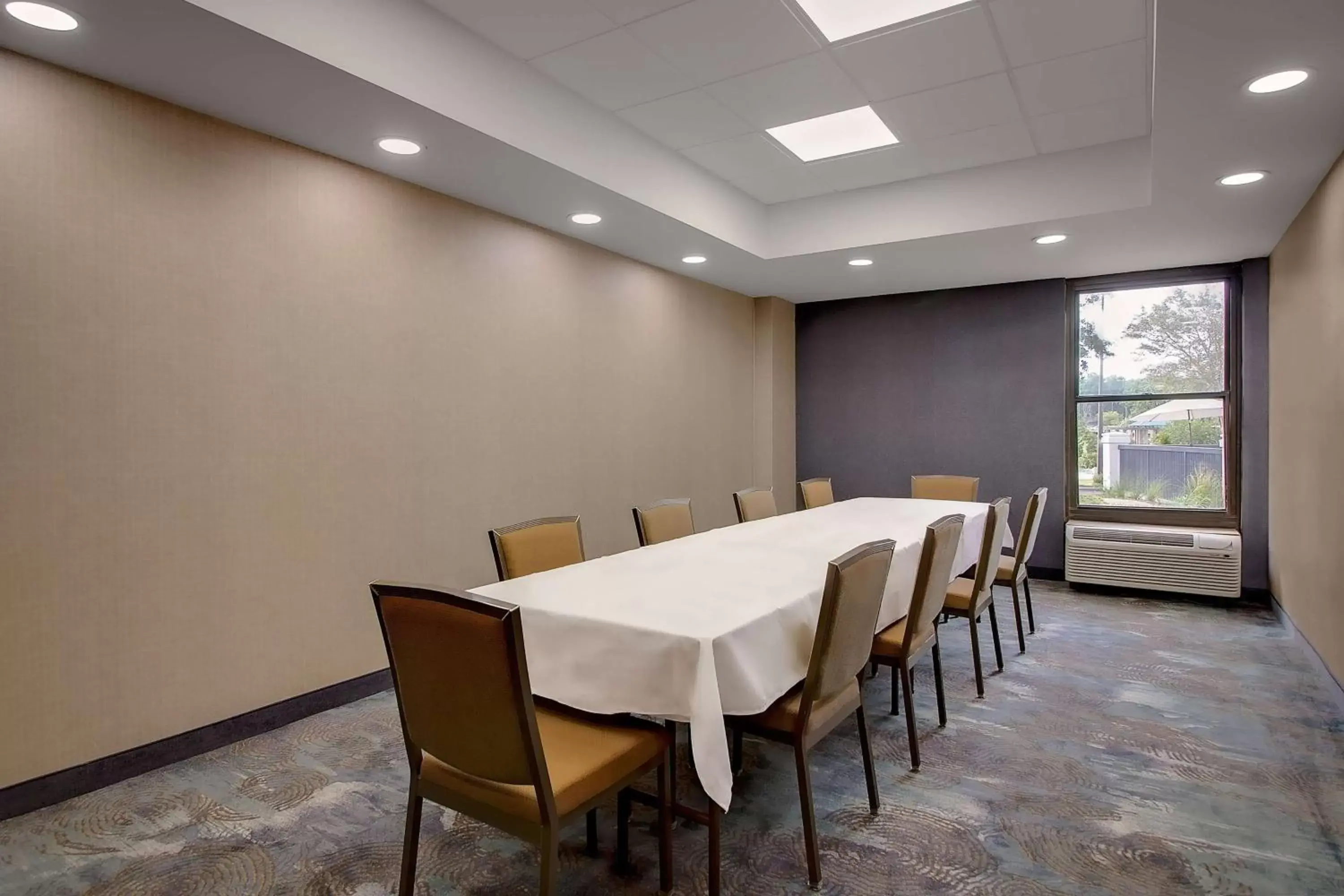 Meeting/conference room in Hampton Inn Birmingham-Colonnade 280