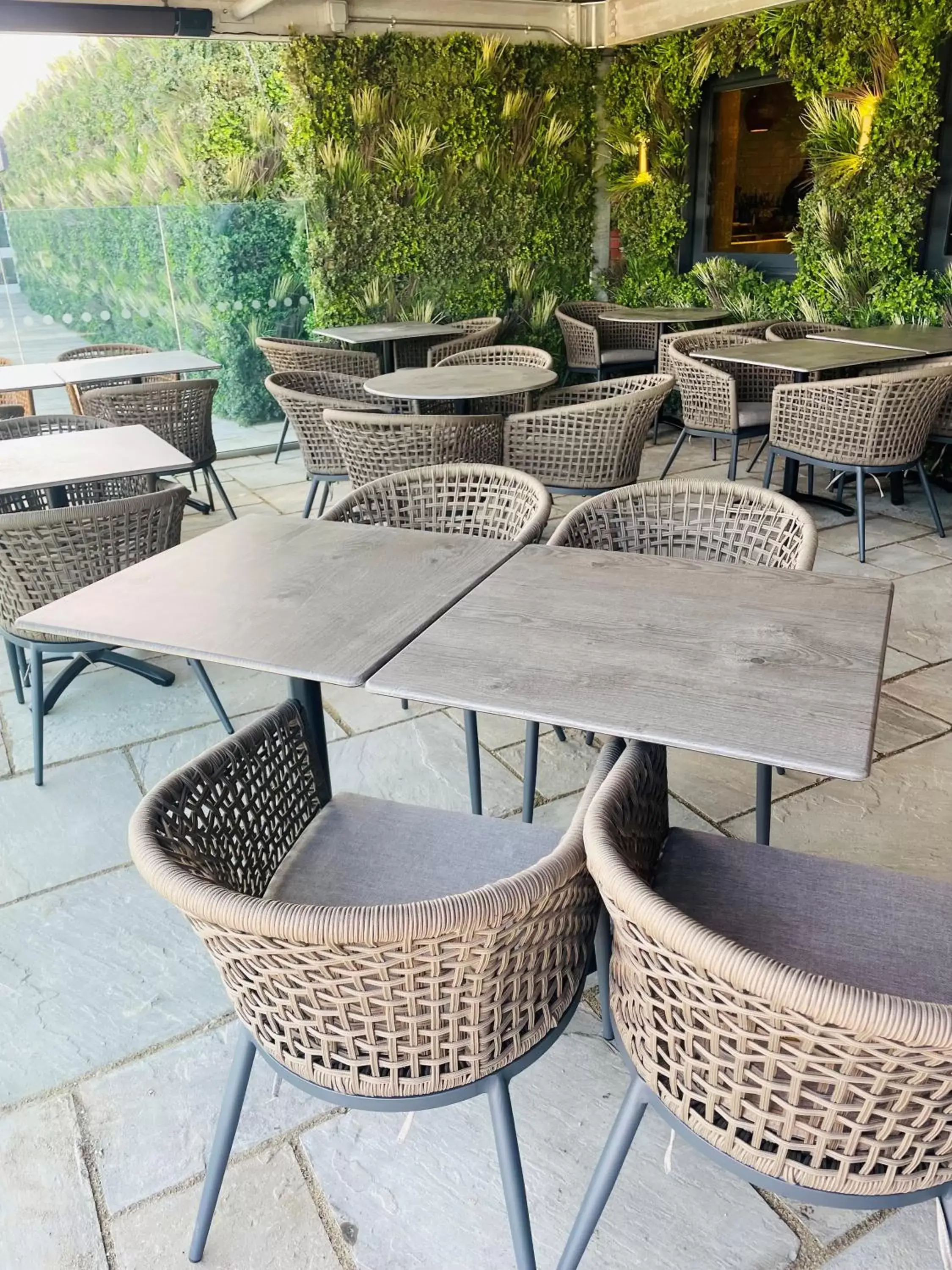 Lounge or bar in Boston West Hotel Lounge or bar in Boston West Hotel