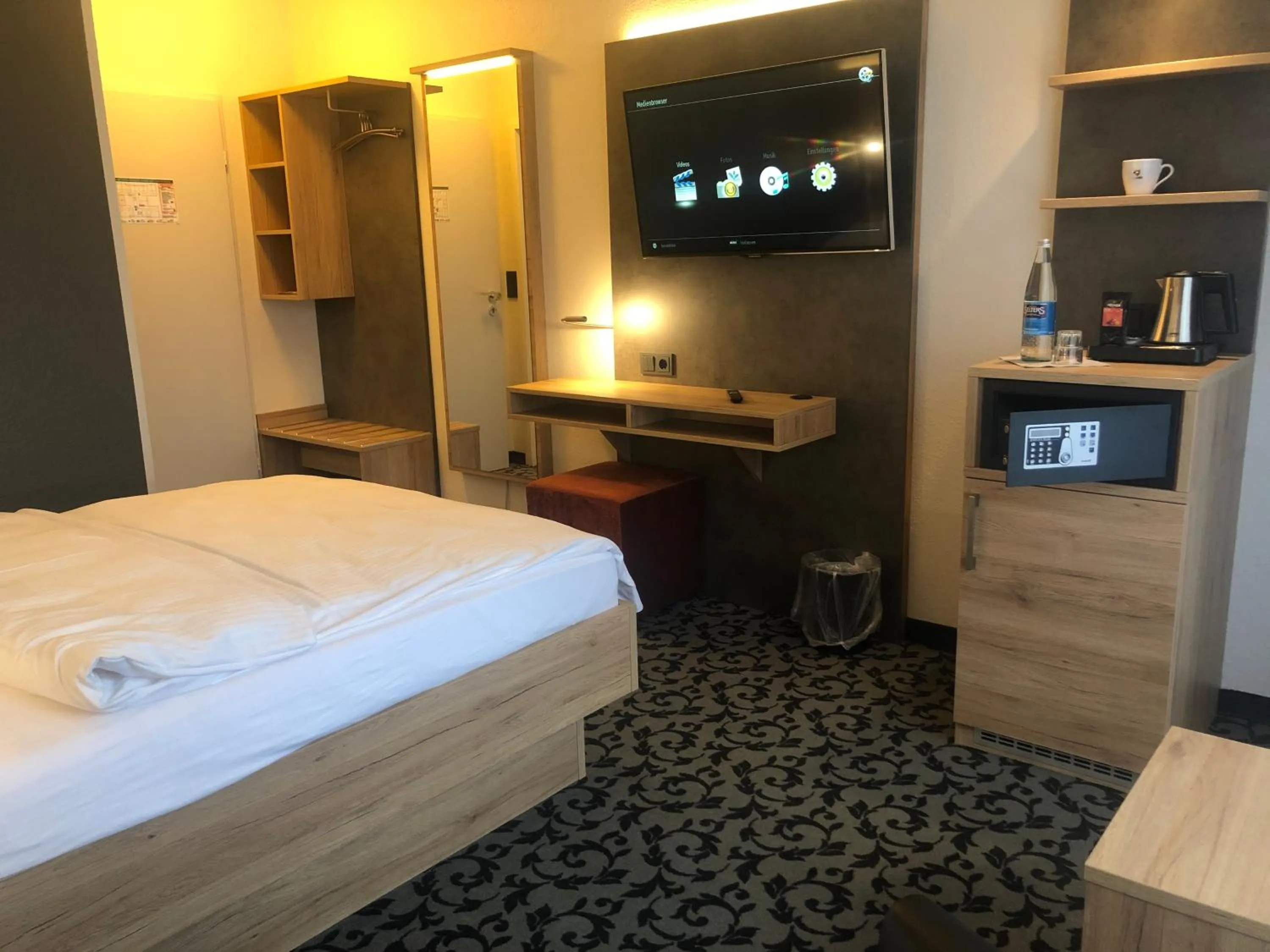 Photo of the whole room, Bed in Caravelle Hotel im Park