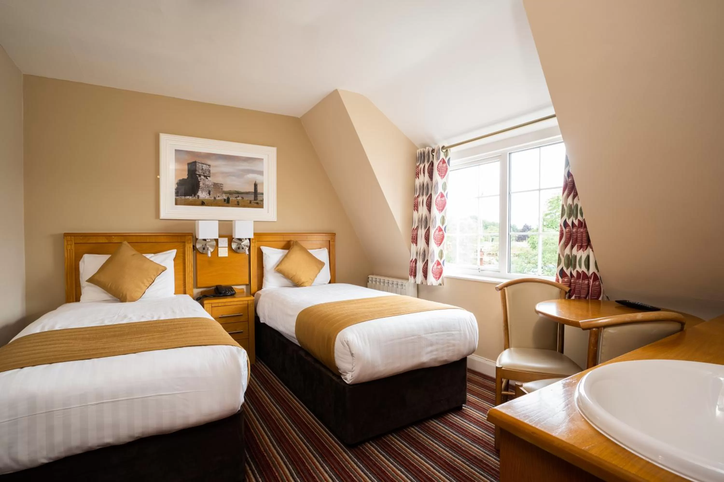 Photo of the whole room, Bed in Belmore Court & Motel