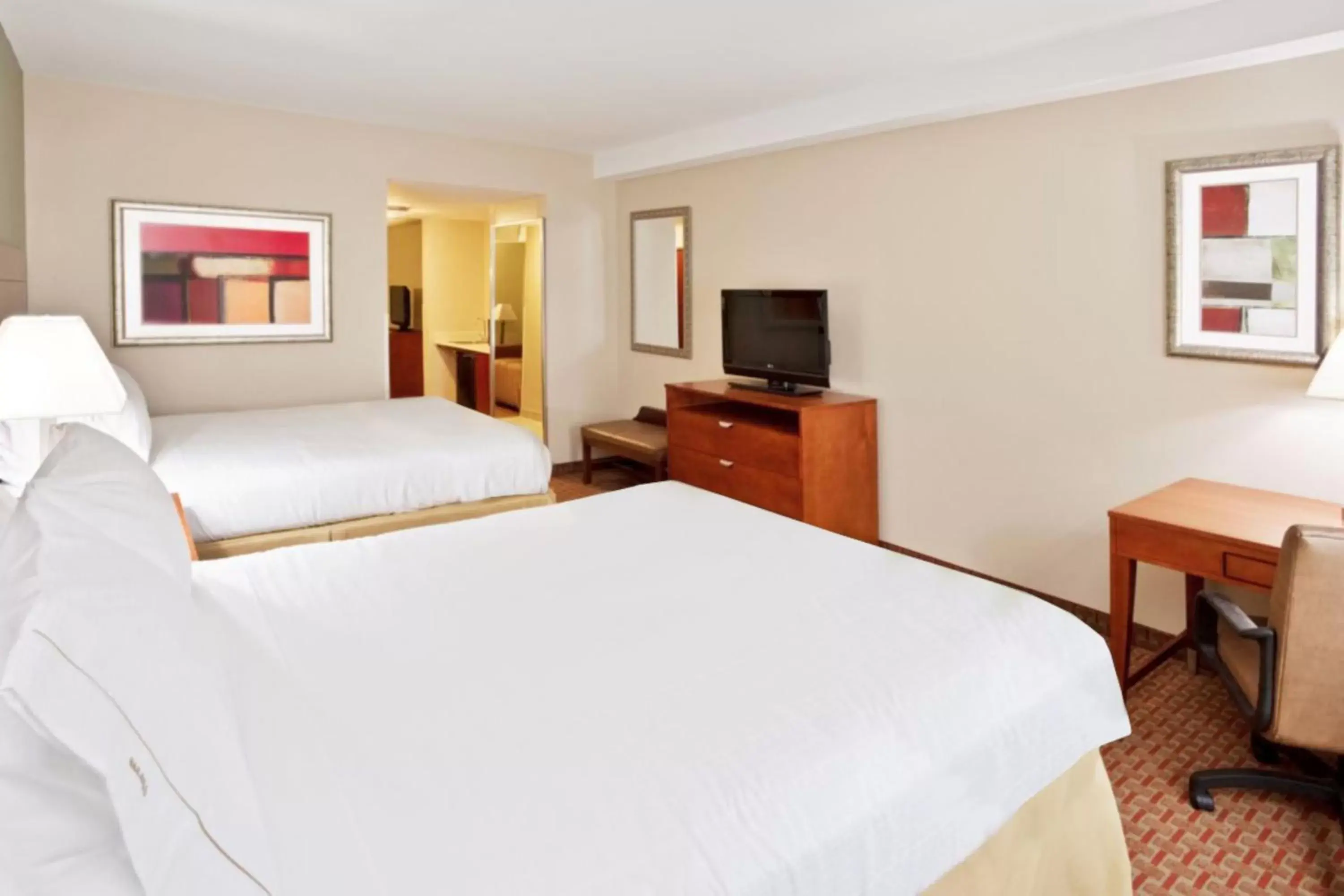 Photo of the whole room, Bed in Holiday Inn Express & Suites Niagara Falls, an IHG Hotel