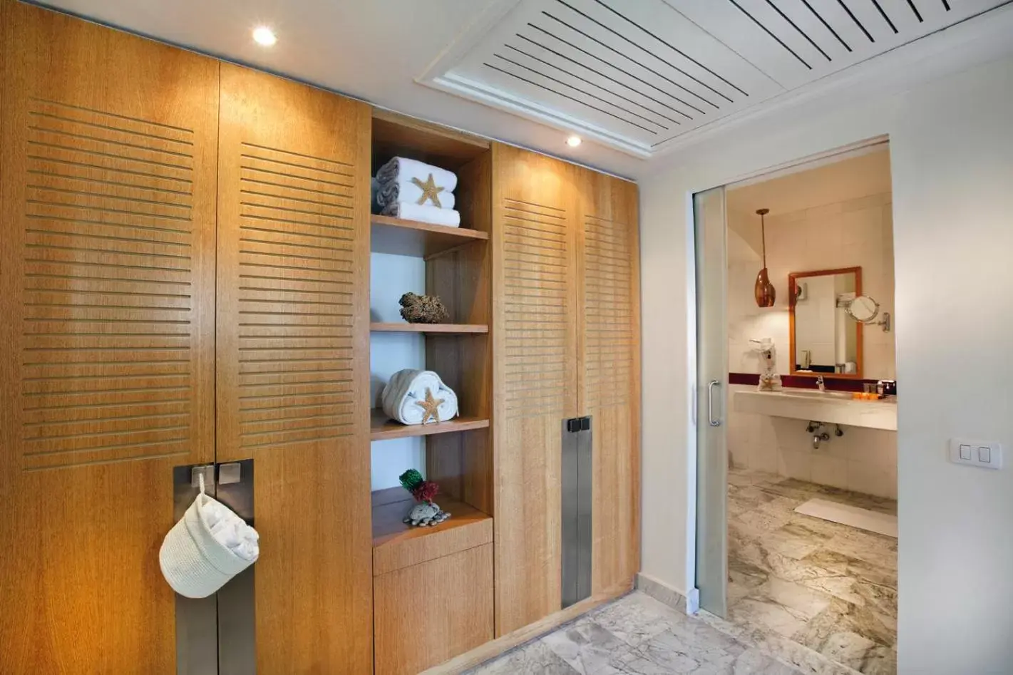 Bathroom, Kitchen/Kitchenette in Movenpick Resort & Spa El Gouna