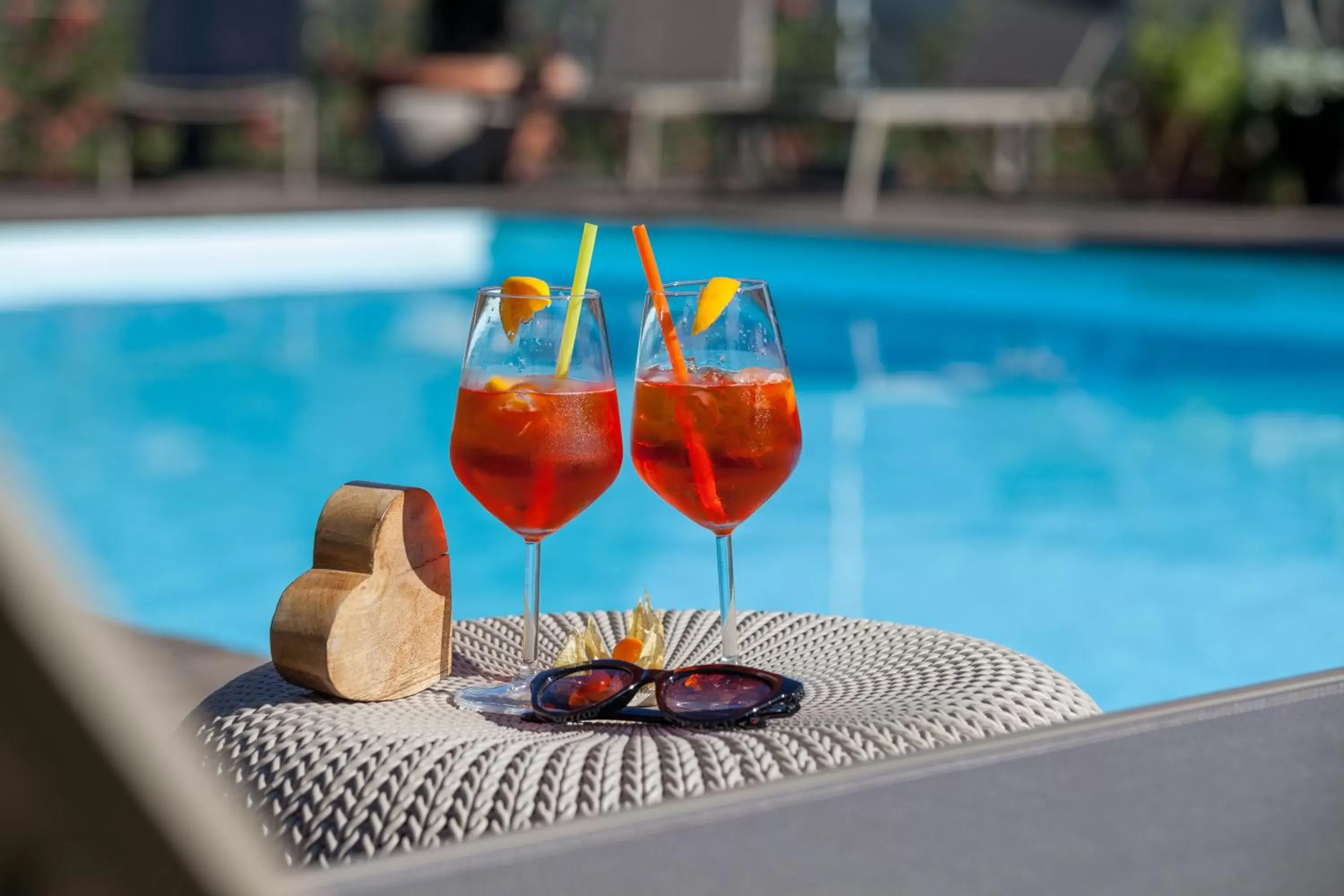 Food and drinks, Swimming Pool in Hotel Residence MaVie