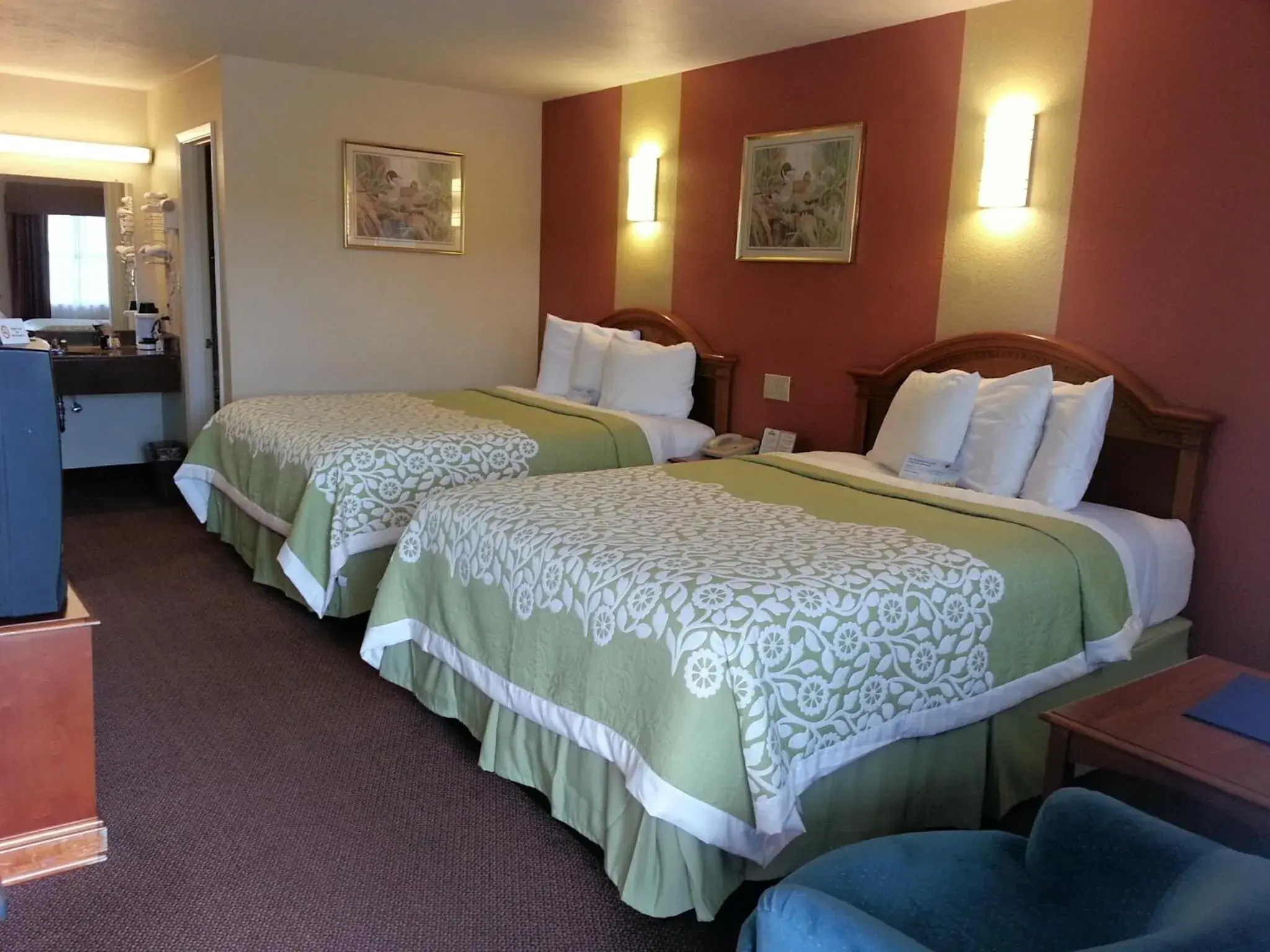 Photo of the whole room, Bed in Days Inn by Wyndham Bastrop