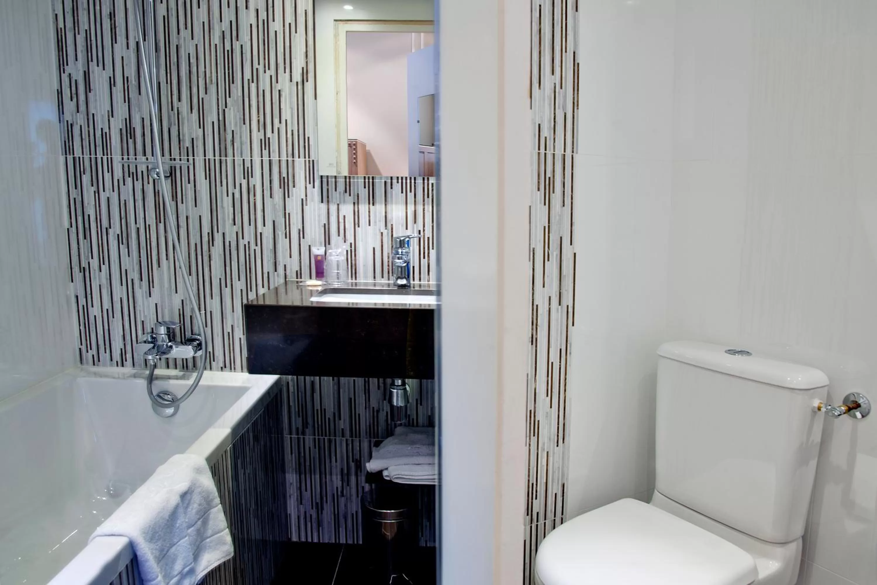 Standard Twin Room in Hôtel Le Cardinal