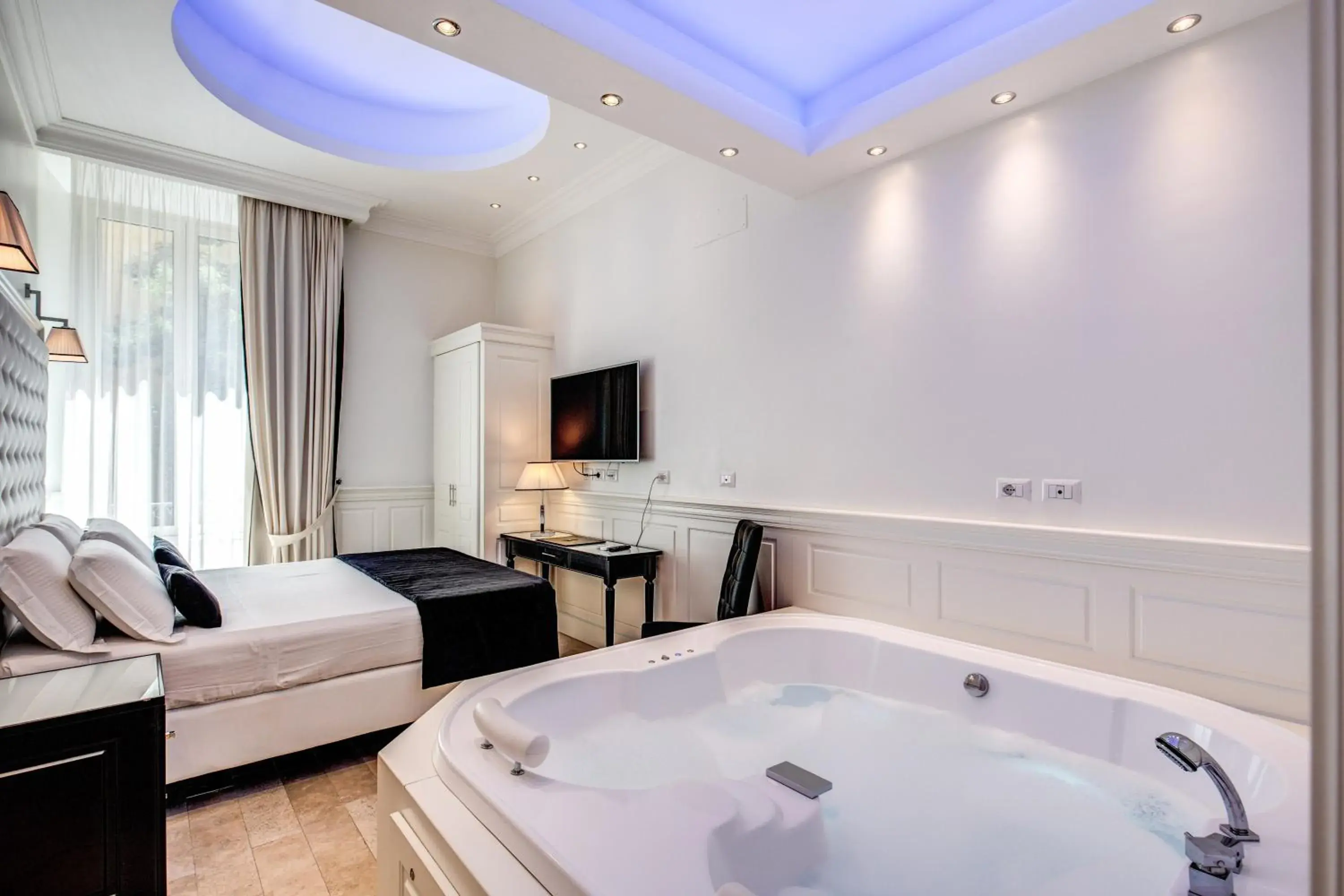Hot Tub in Hotel dei Quiriti Suite
