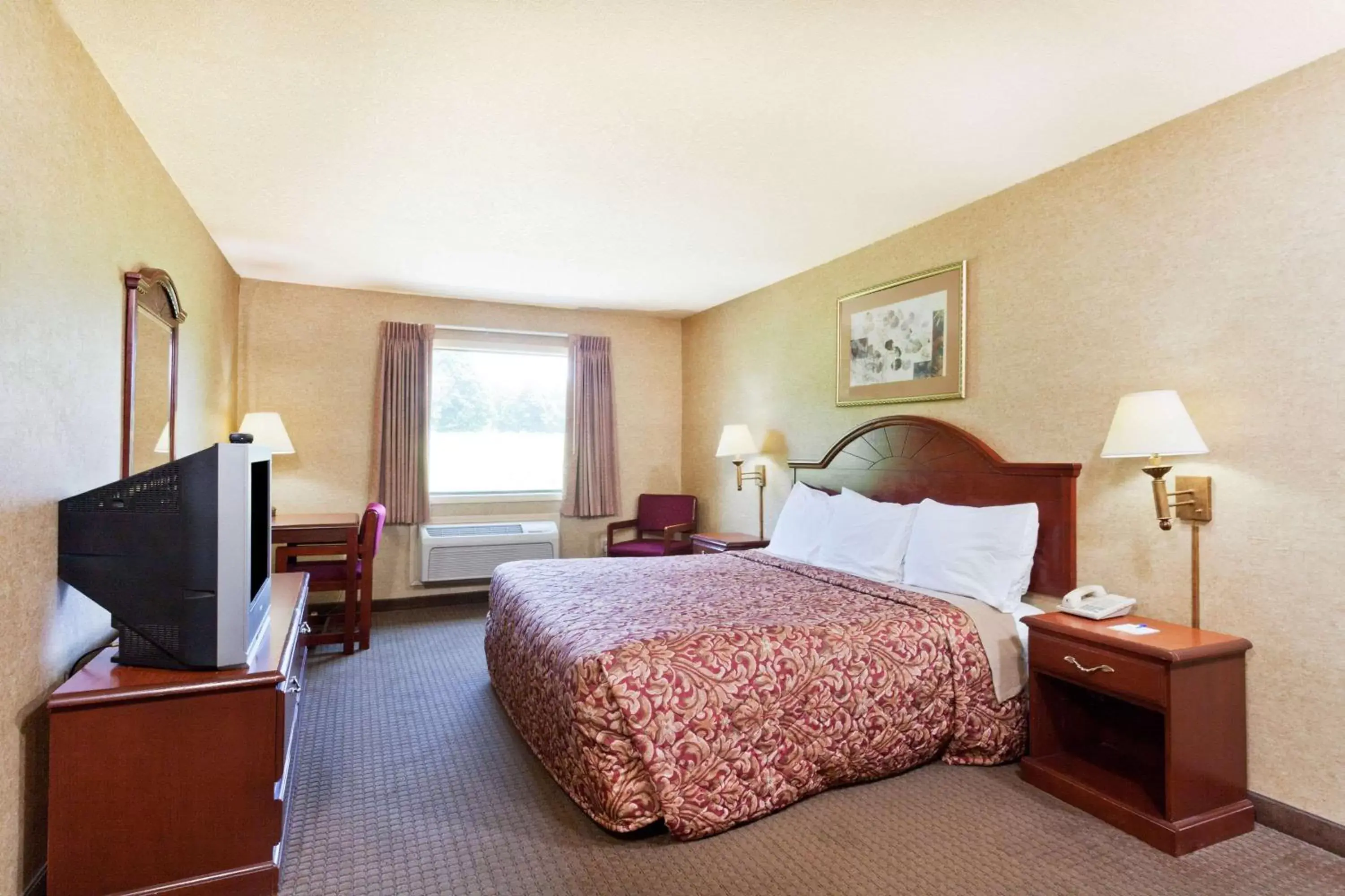 Photo of the whole room, Bed in Days Inn & Suites by Wyndham Wynne