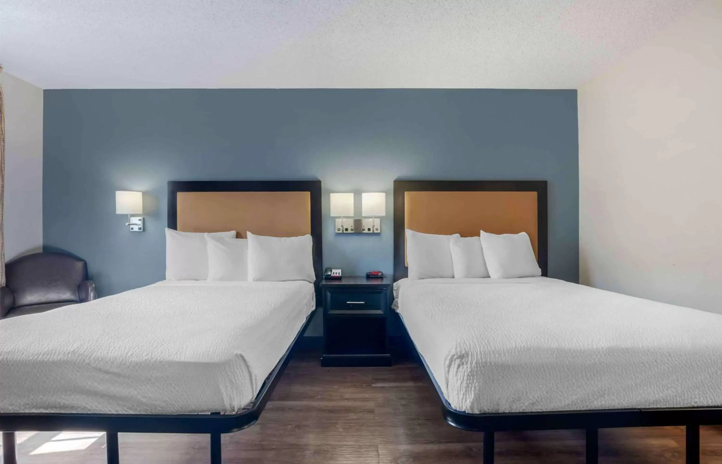 Bedroom, Bed in Extended Stay America Suites - Los Angeles - Torrance Blvd