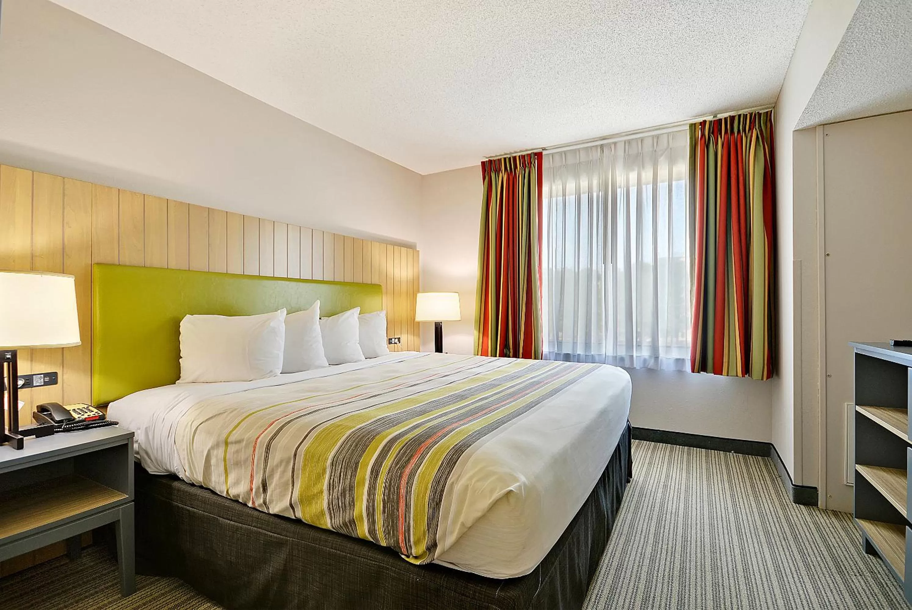 Bedroom, Bed in Country Inn & Suites By Radisson, Charleston North, SC