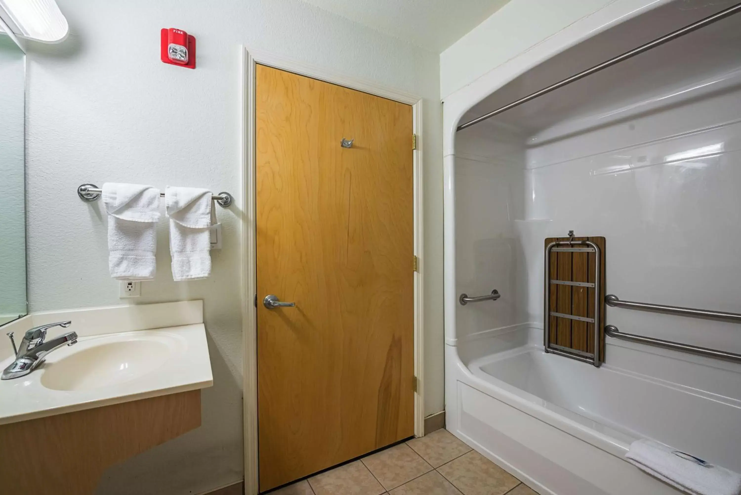 Photo of the whole room, Bathroom in Motel 6 Athens