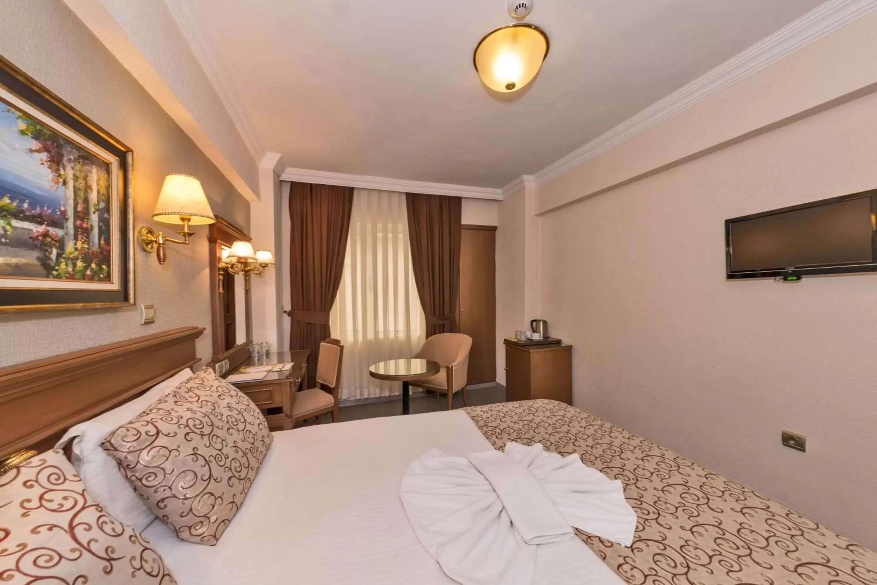 Bed in Laleli Gonen Hotel