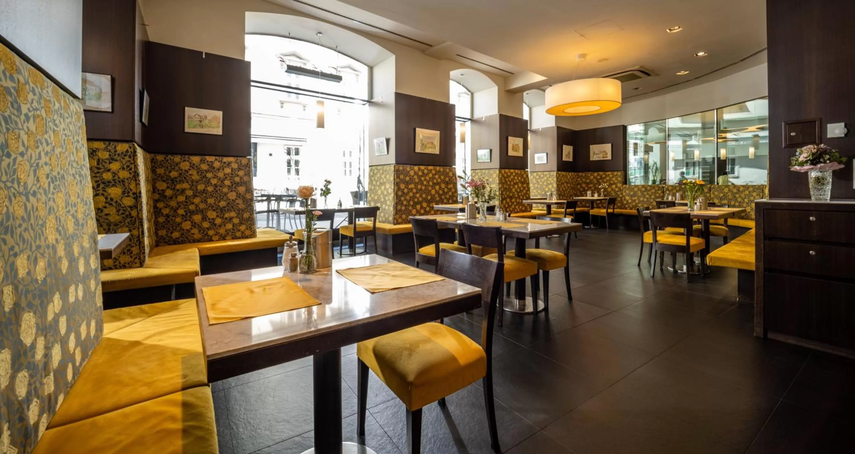 Restaurant/places to eat in Hotel Post Wien