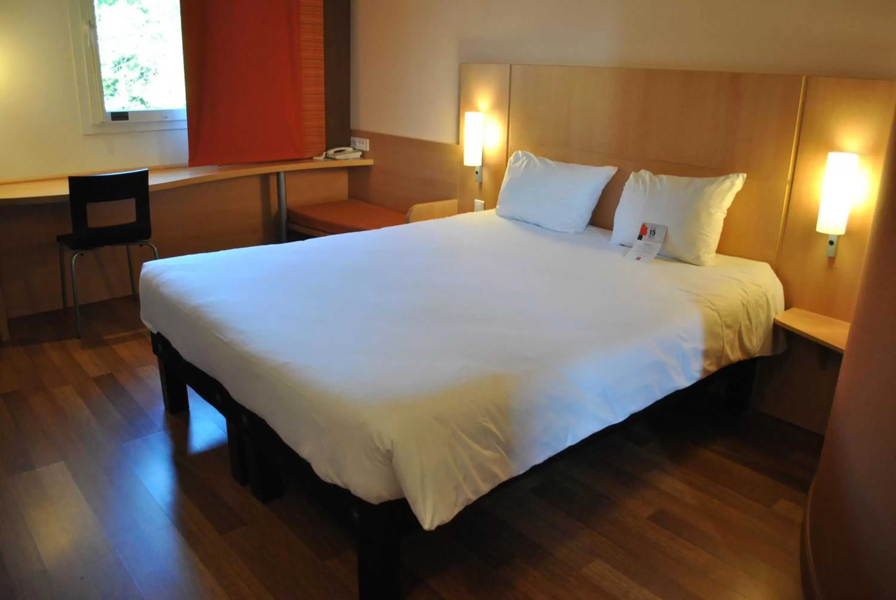 Bedroom, Bed in ibis Loriol Le Pouzin