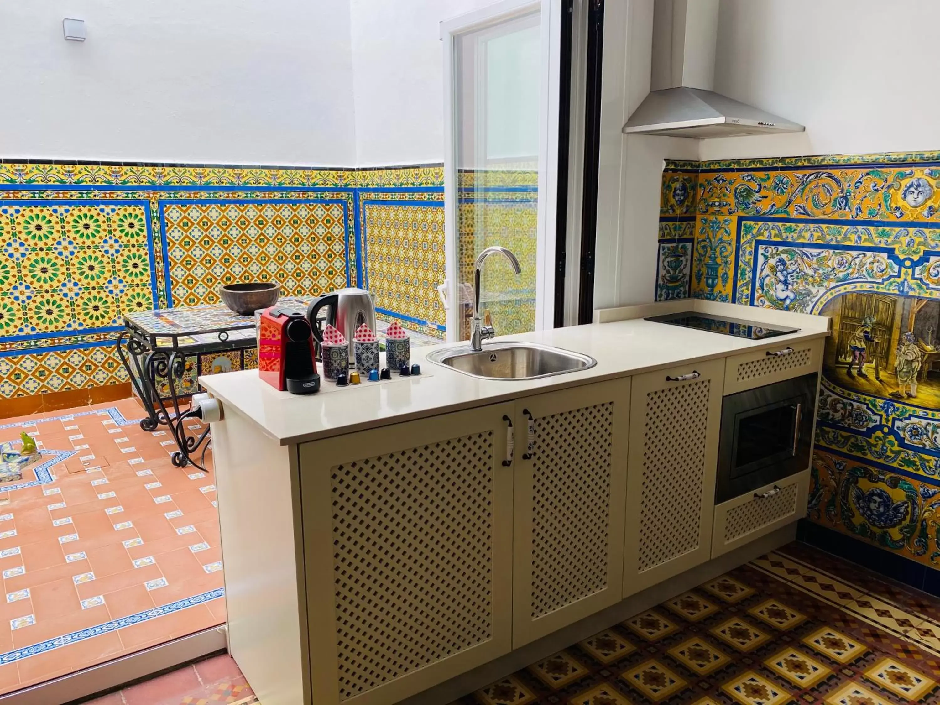 Decorative detail, Kitchen/Kitchenette in Apartamentos "El Escondite de Triana"