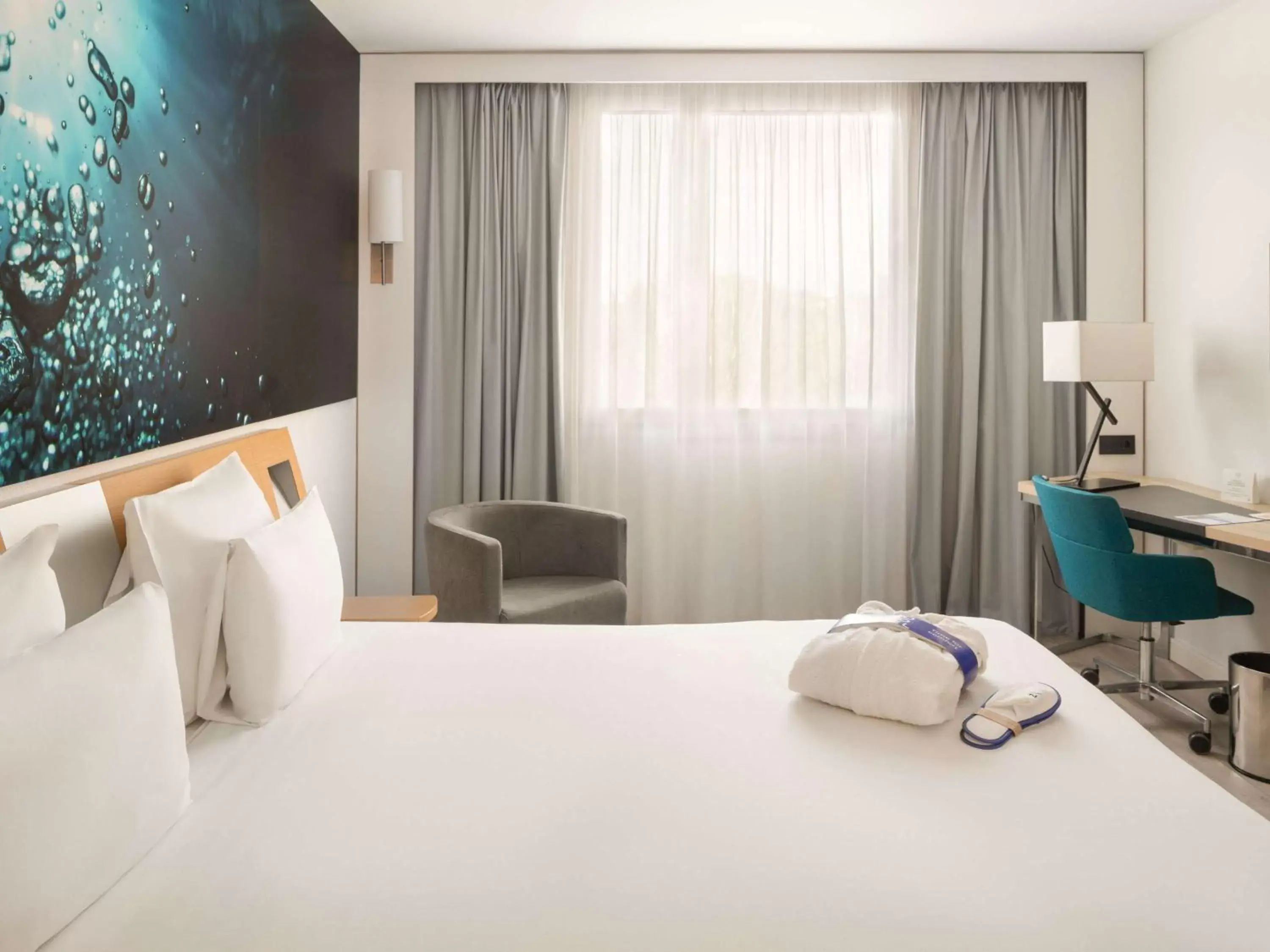 Bedroom, Bed in Novotel Barcelona Cornellà