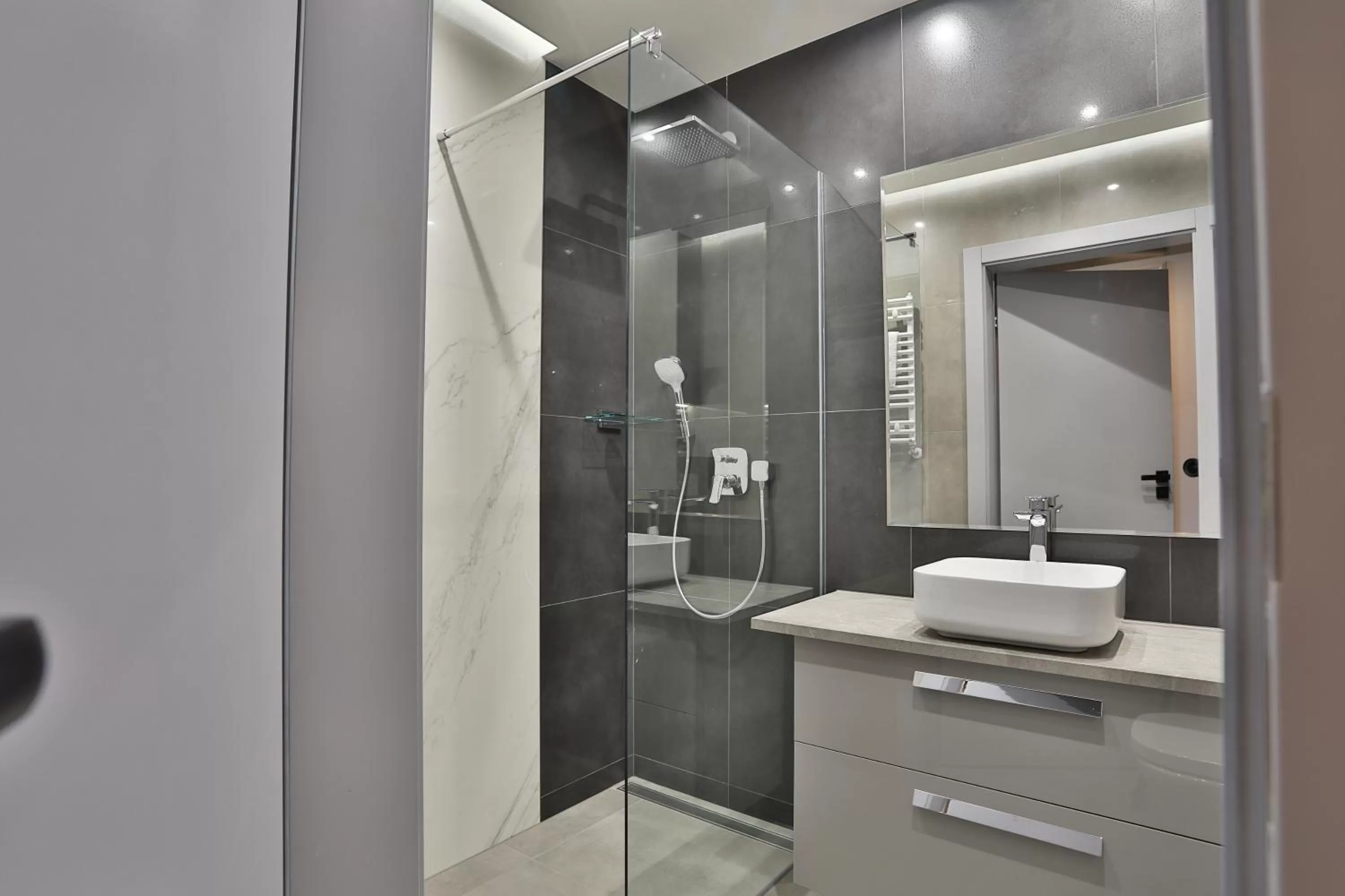 Shower in RAJSKA 3 by PI Apartments