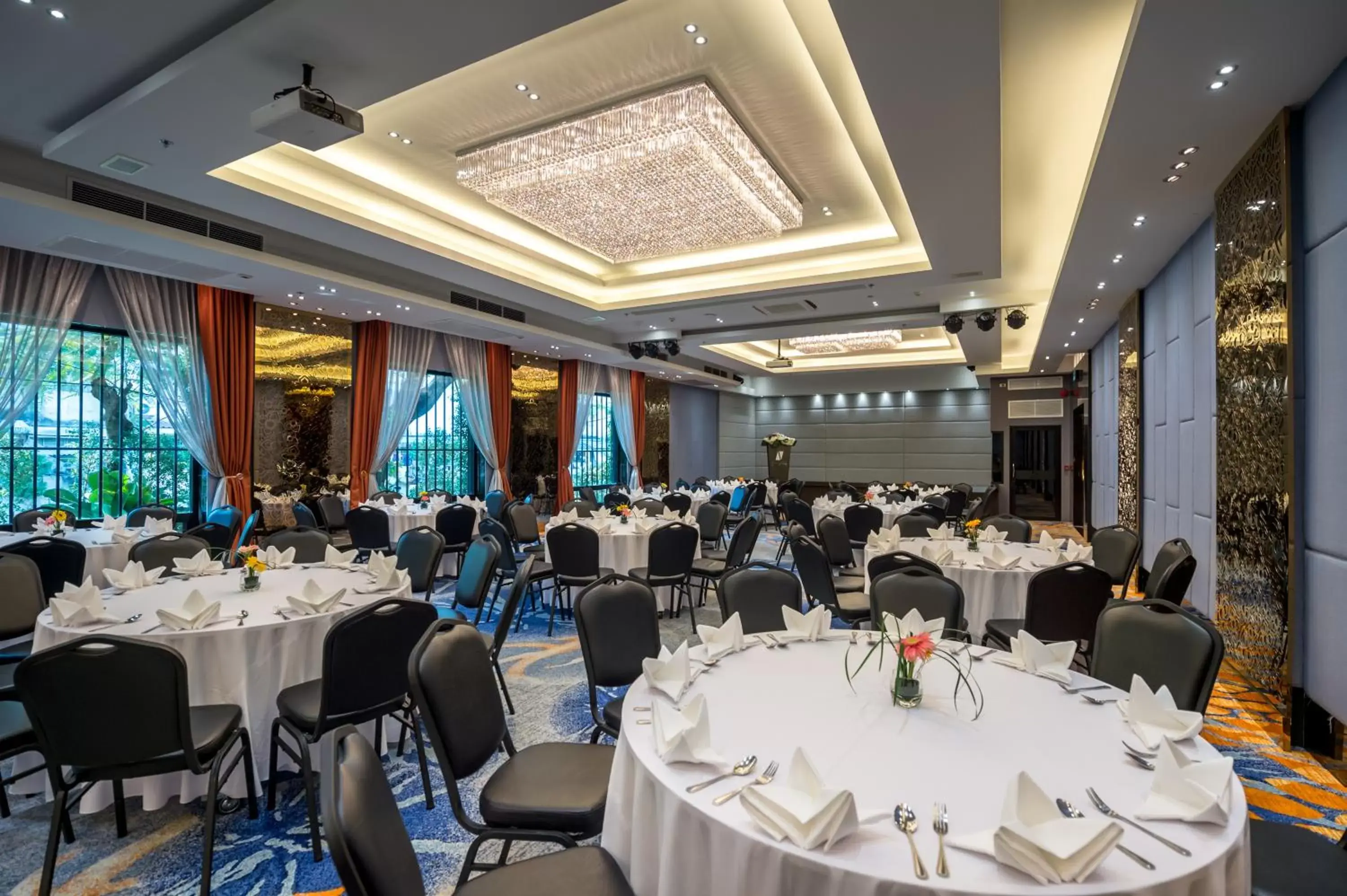 Banquet/Function facilities, Restaurant/Places to Eat in Nouvo City Hotel